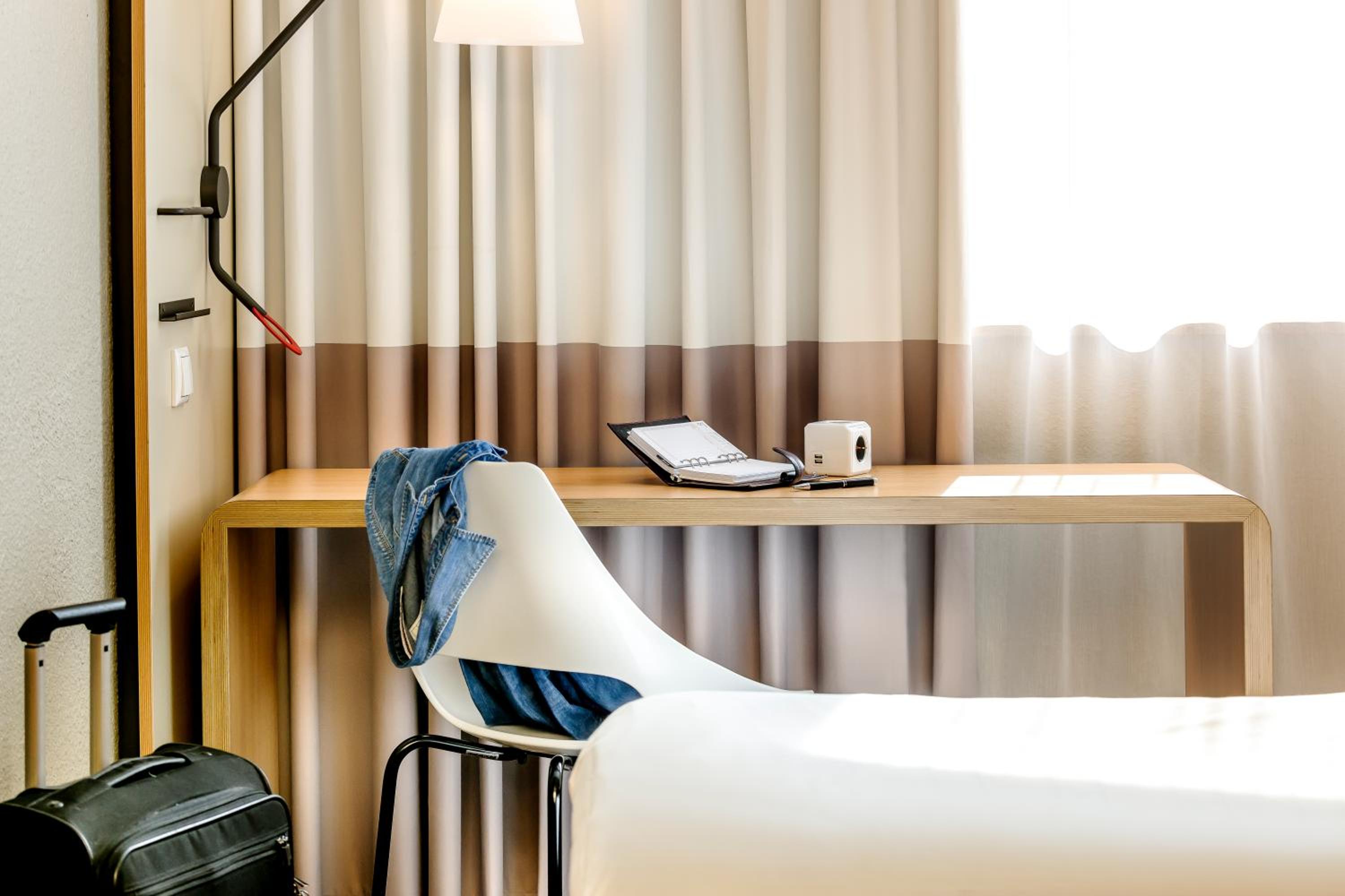 Superior Queen Room with City View photo 3