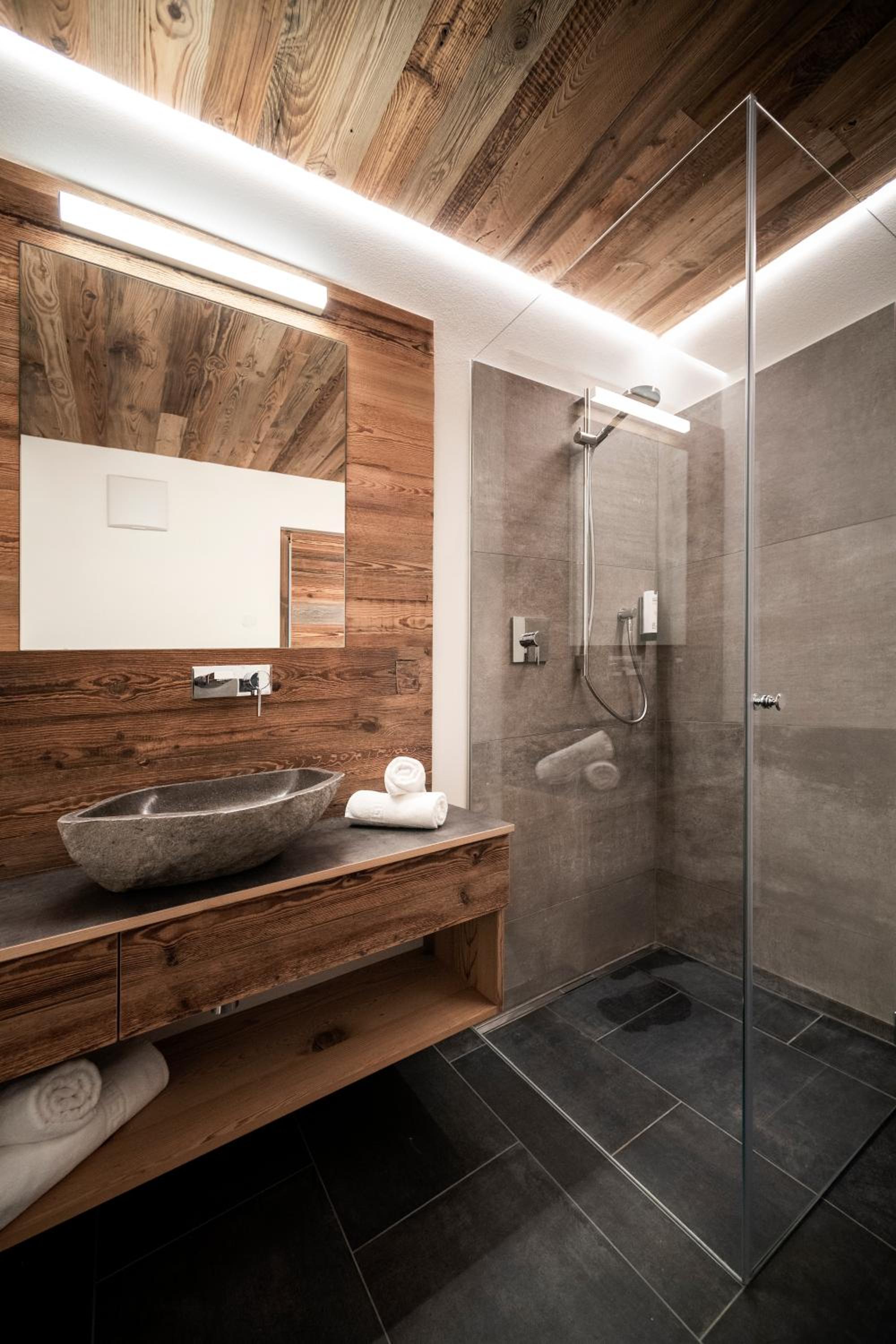 Two-Bedroom Apartment with Balcony photo 2