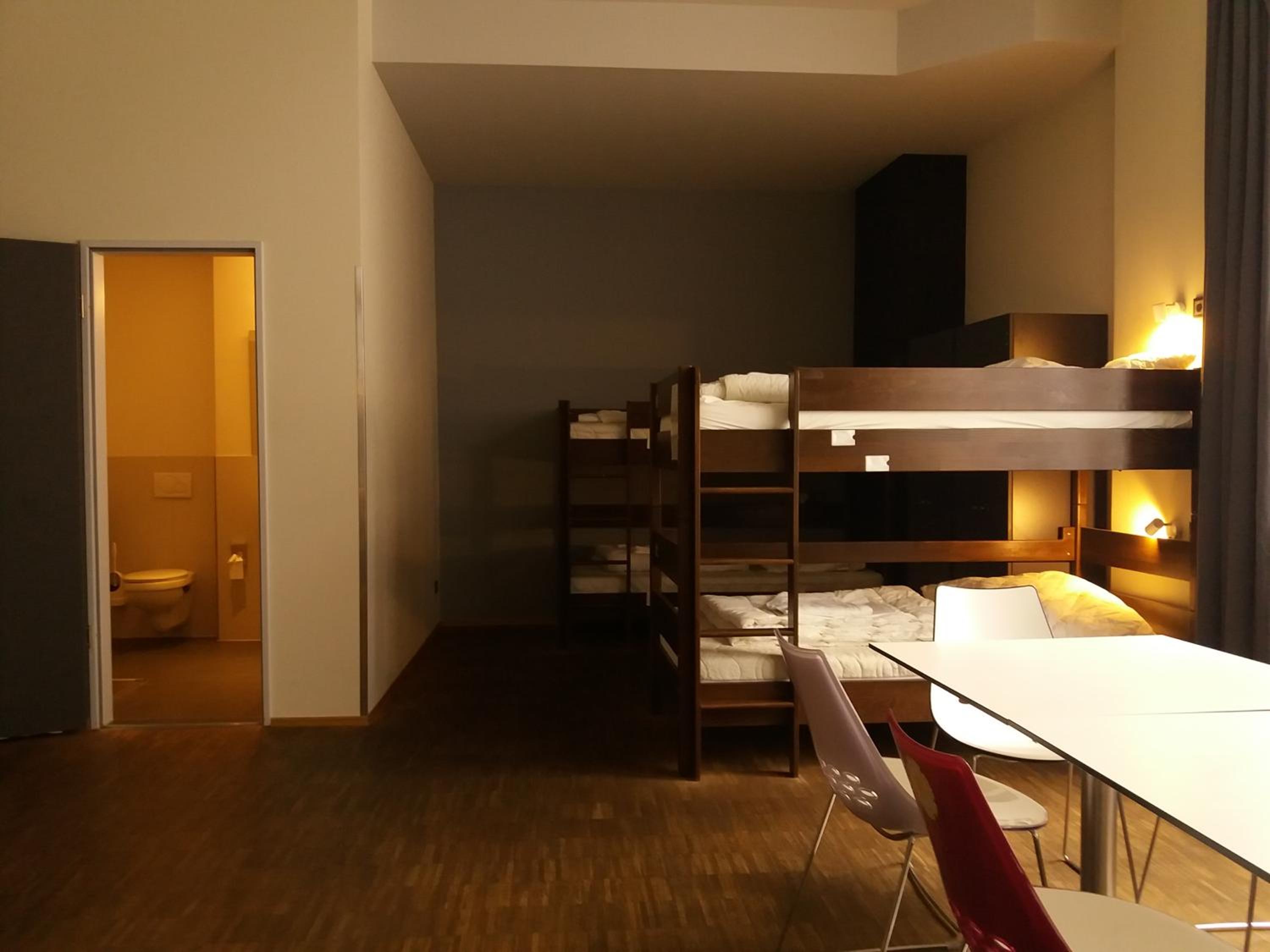 Bed in 6-Bed Mixed Dormitory Room photo 3