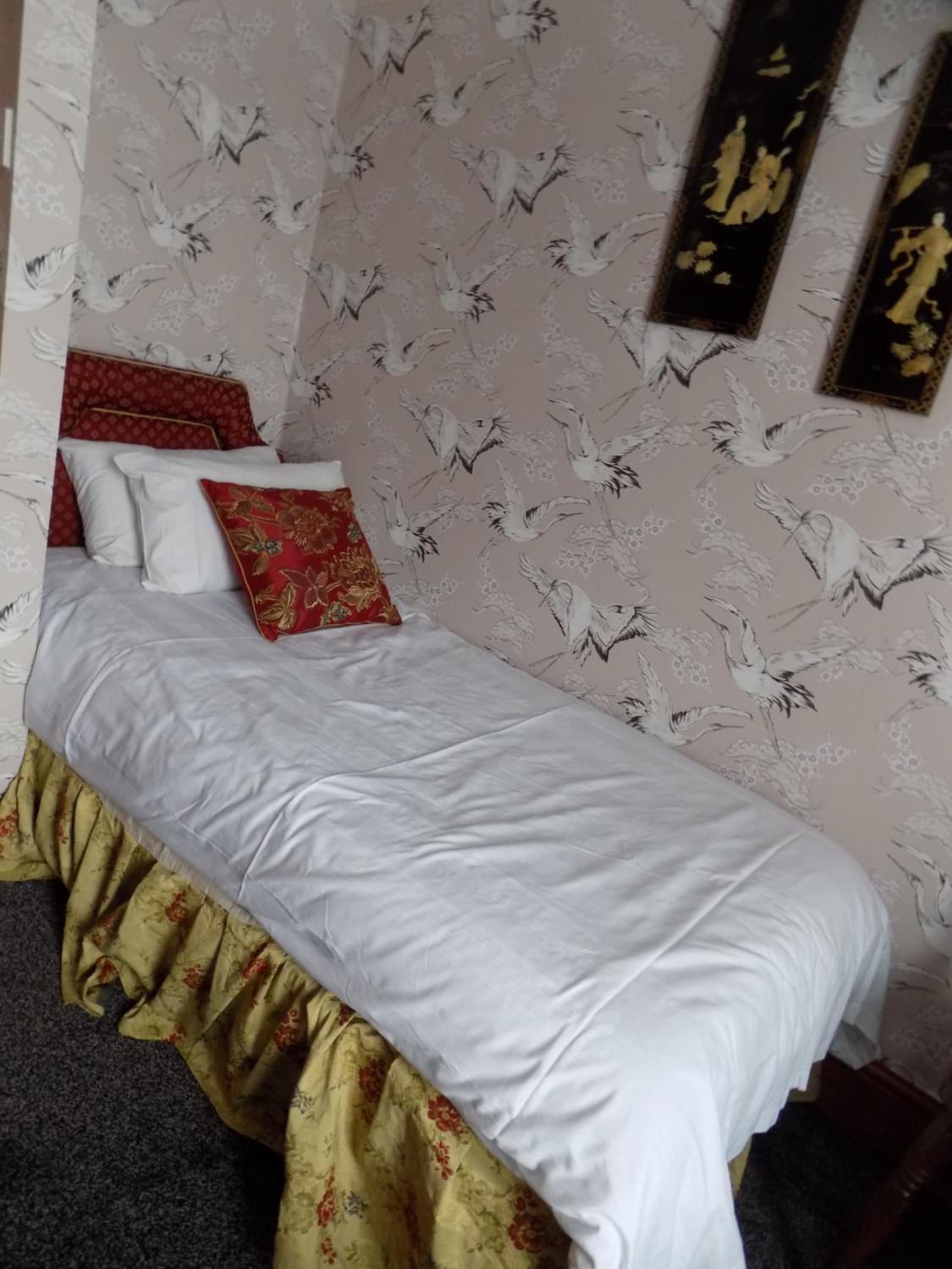 Budget Twin Room - Photo 4