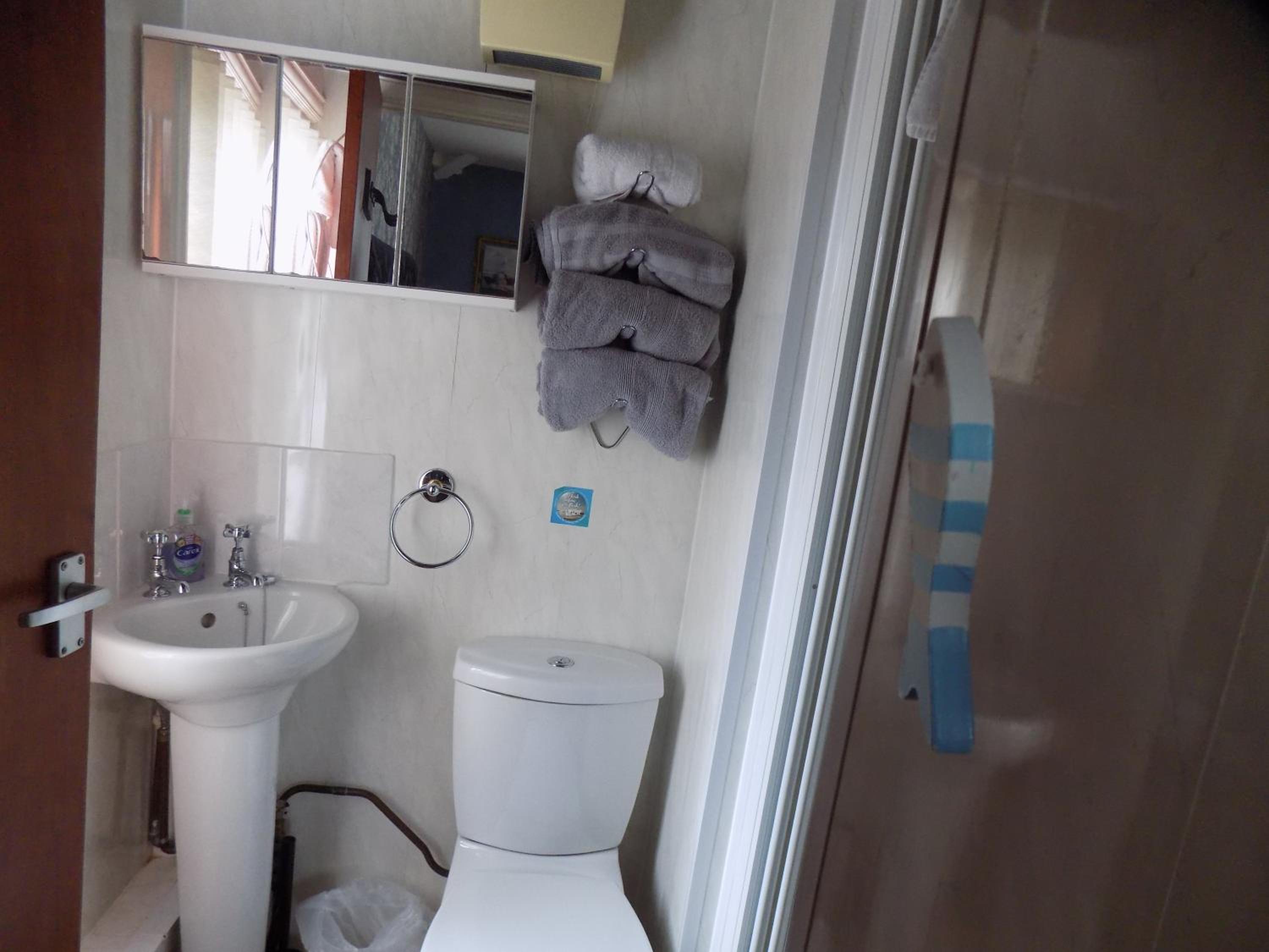 Deluxe Double Room with Extra Bed - Photo 5