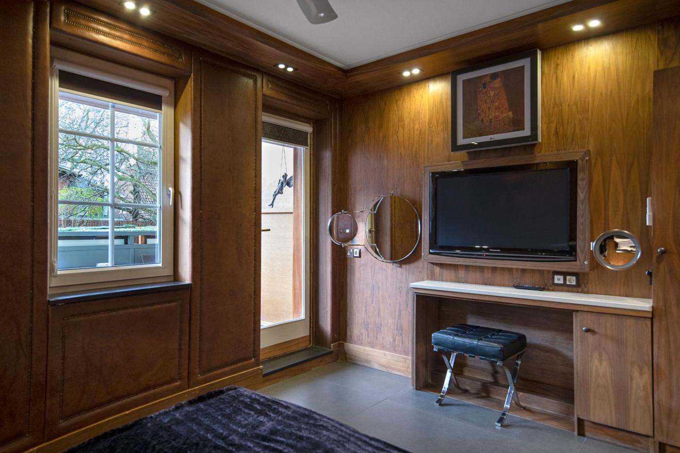 Two-Bedroom Apartment - Photo 4