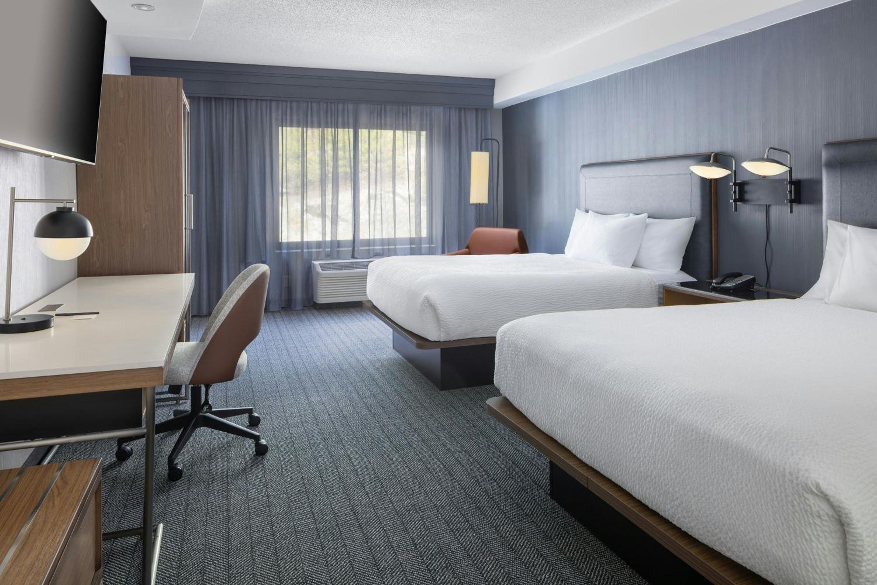 Queen Room with Two Queen Beds and Bathtub - Mobility Access/Hearing Accessible