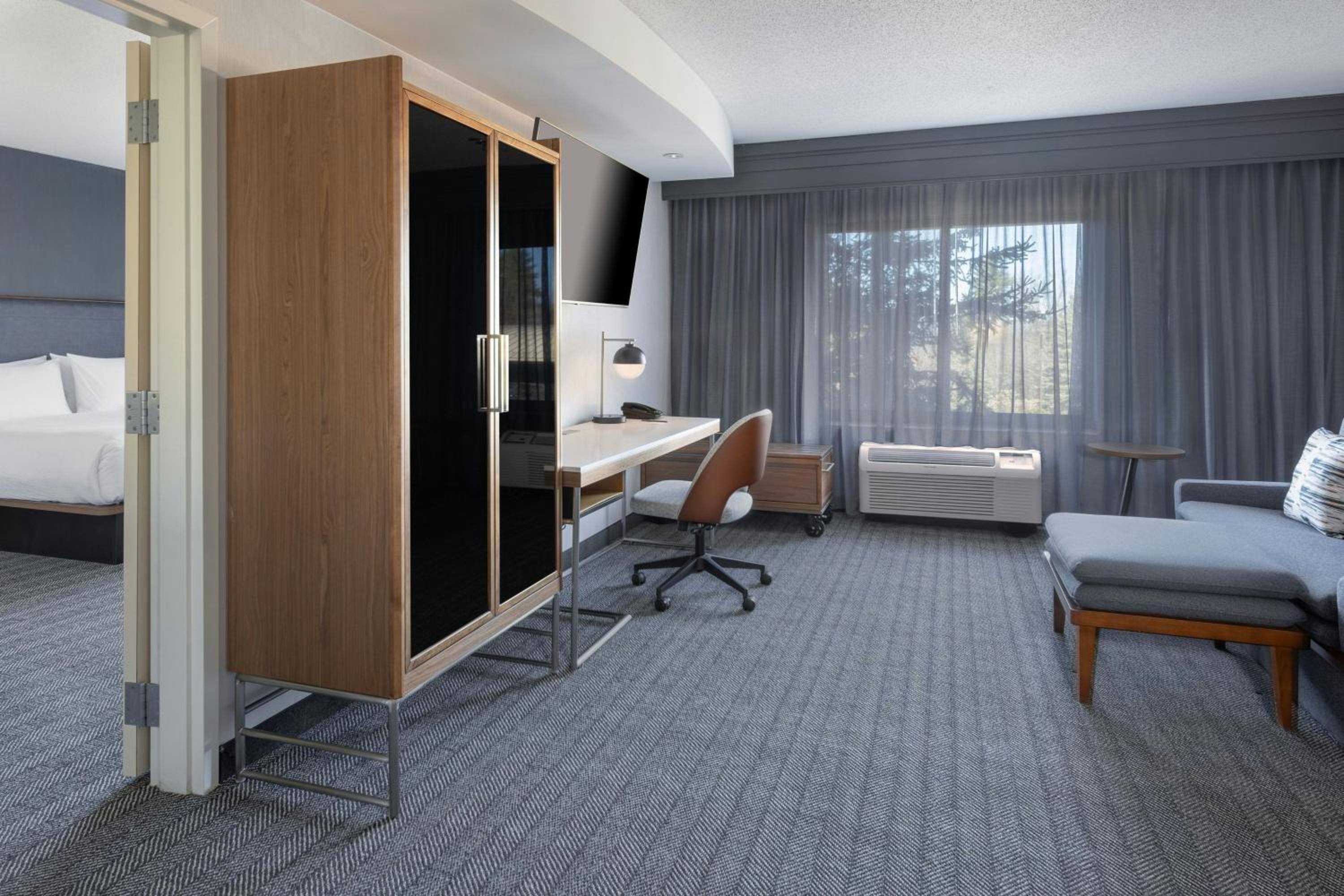 One-Bedroom King Suite with Roll-In Shower and Sofa Bed - Mobility Access