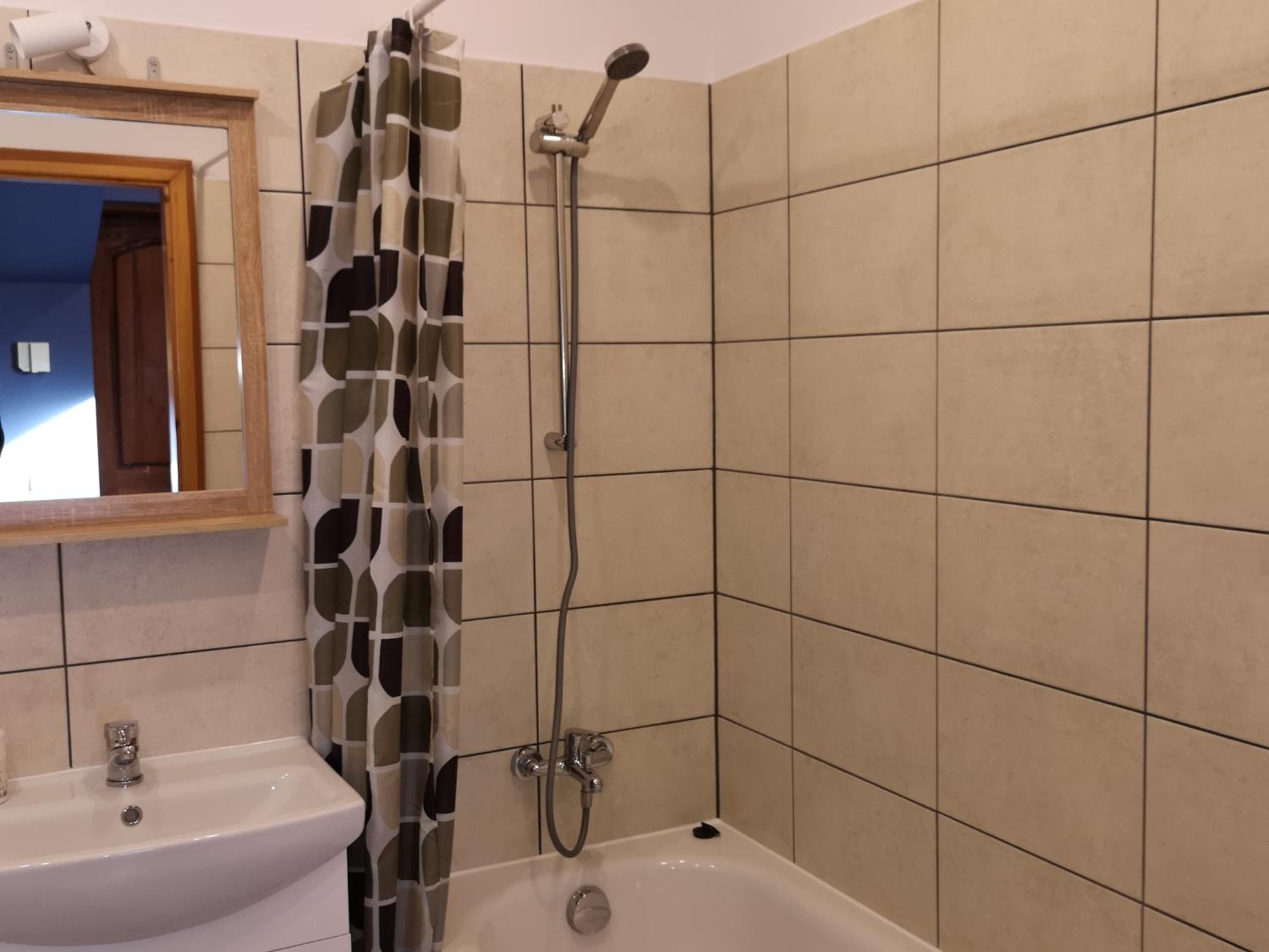 One-Bedroom Apartment - Photo 11