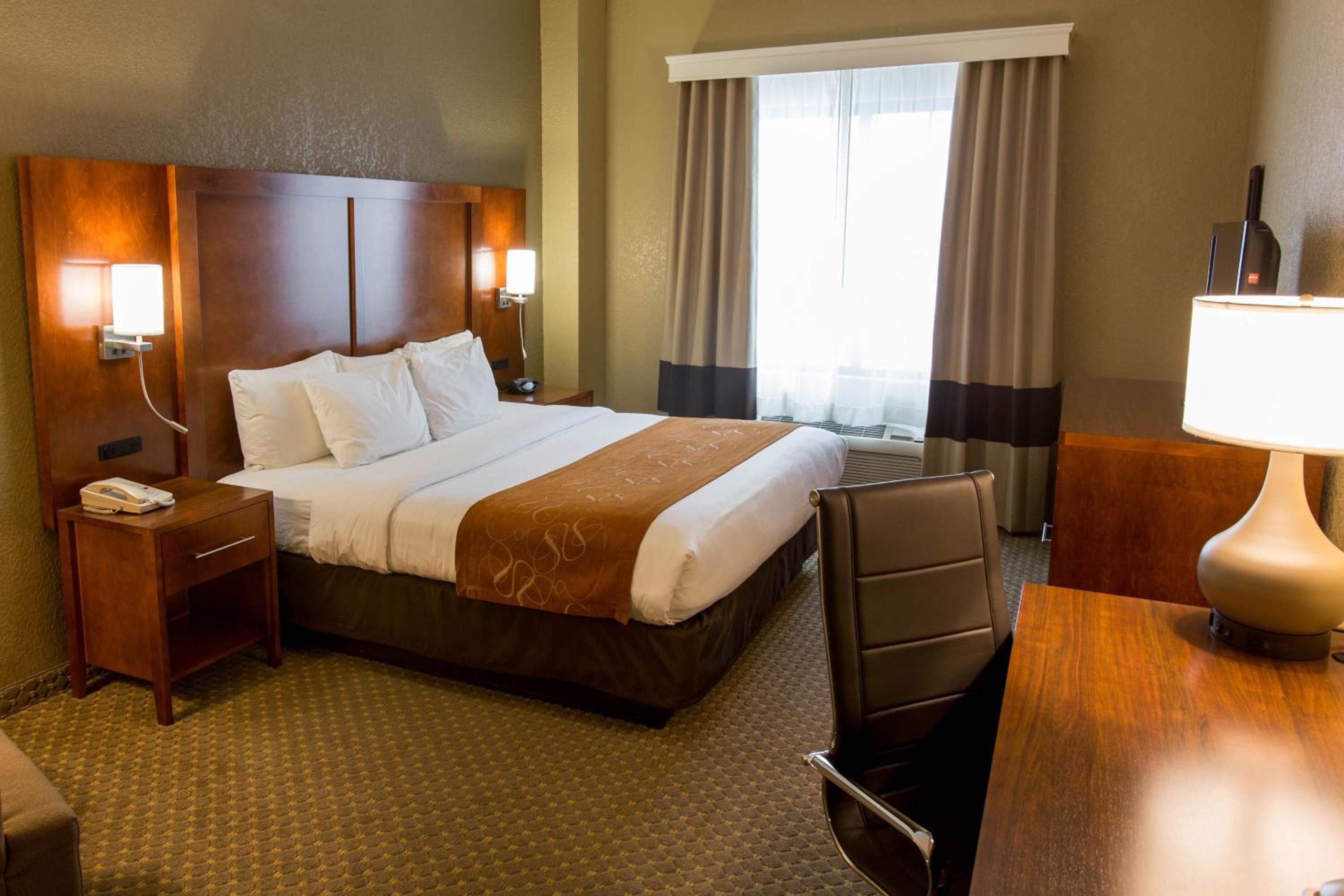 King Room - Accessible/Non-Smoking - Photo 1