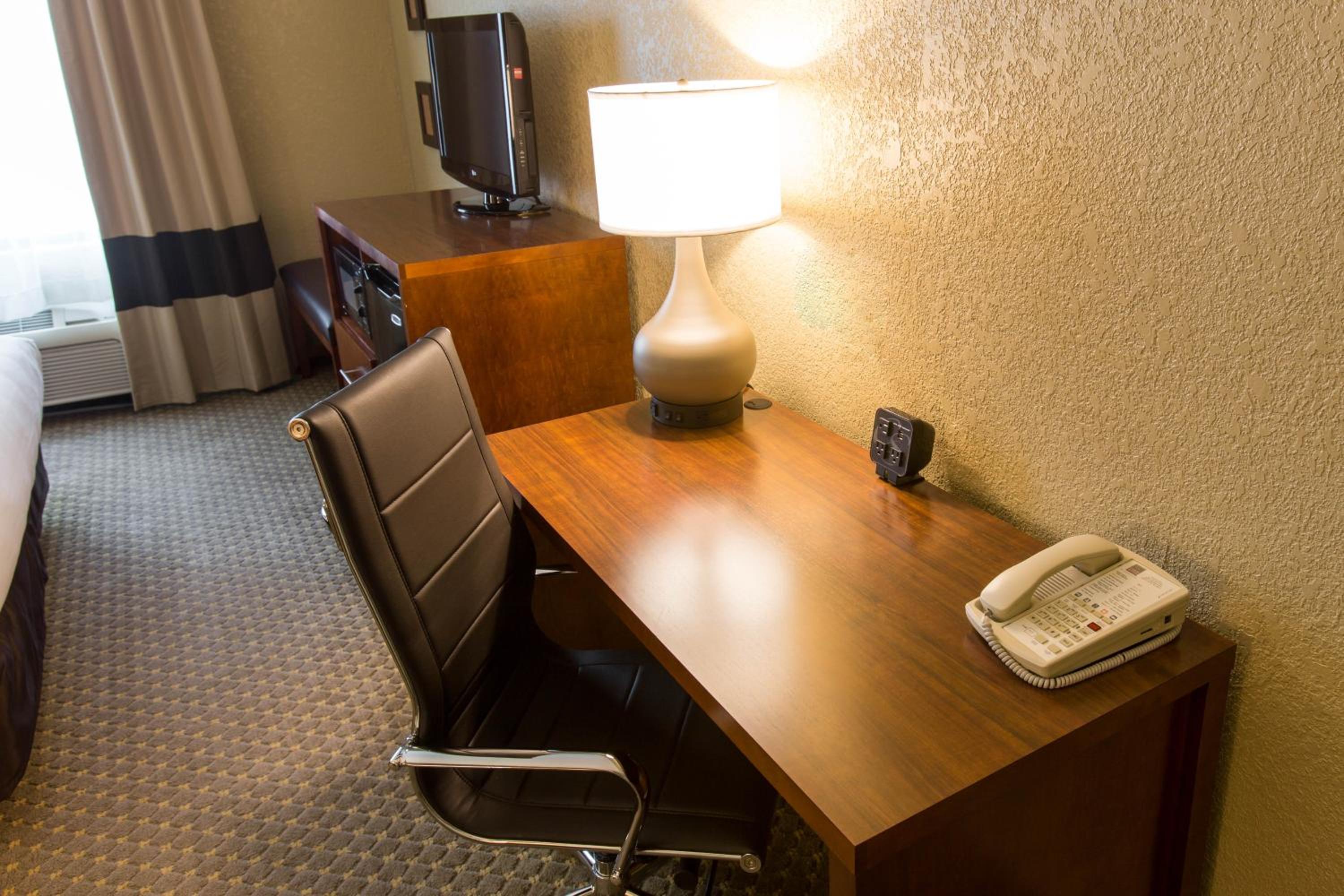 King Room - Accessible/Non-Smoking - Photo 4
