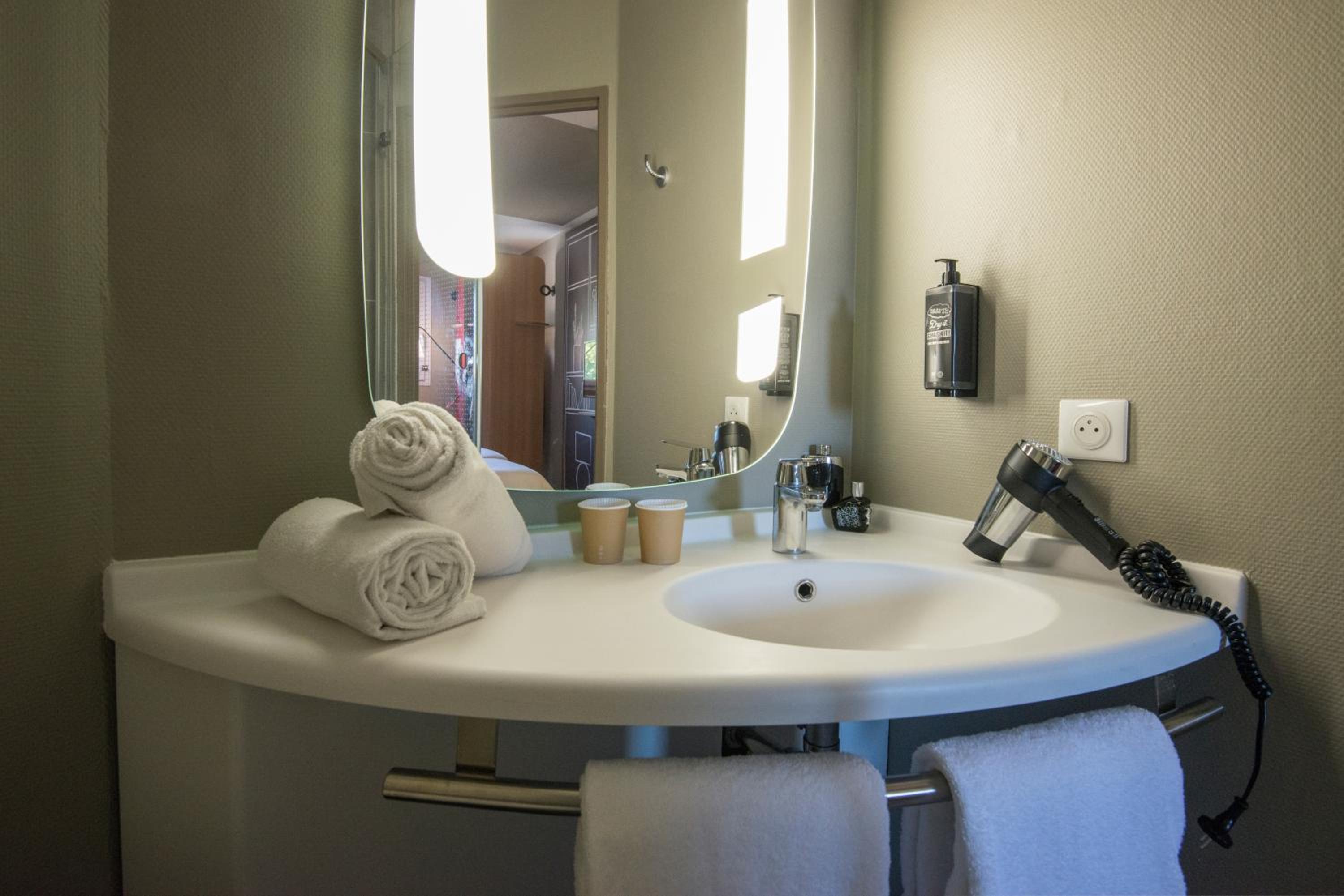 Double Room - Disability Access photo 3