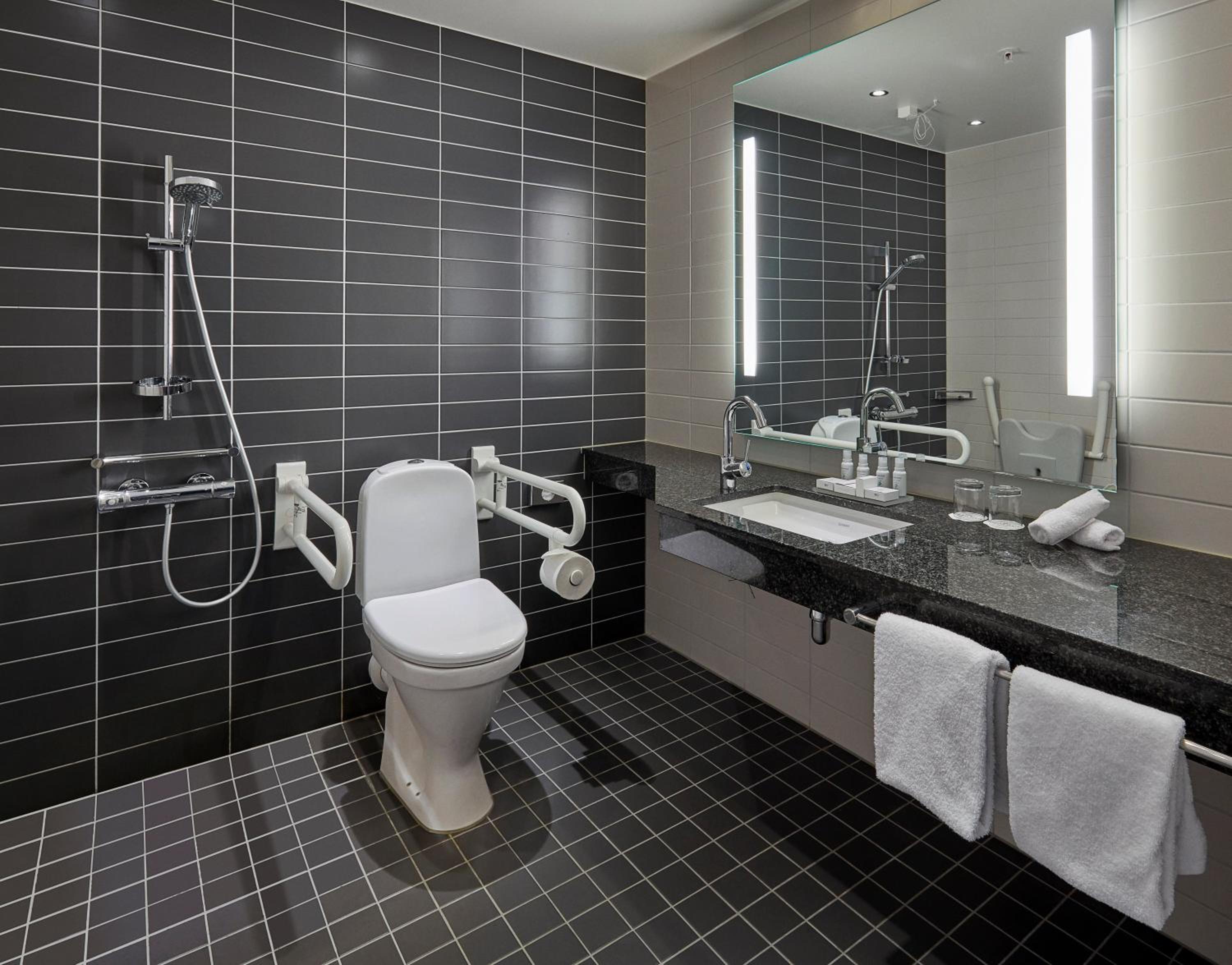 Standard King Room - Accessible - Photo 3