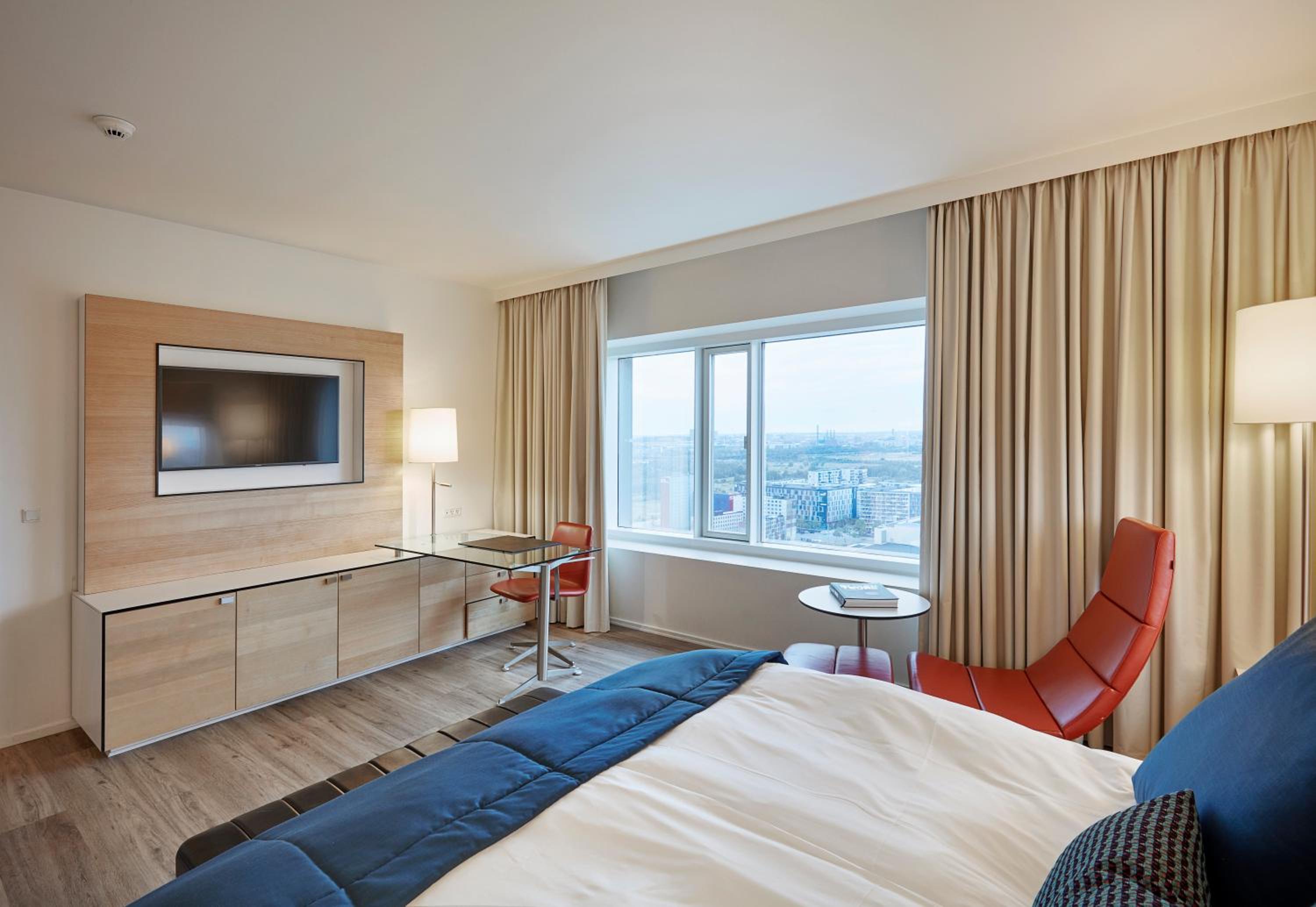 Premium King Room - Photo 3