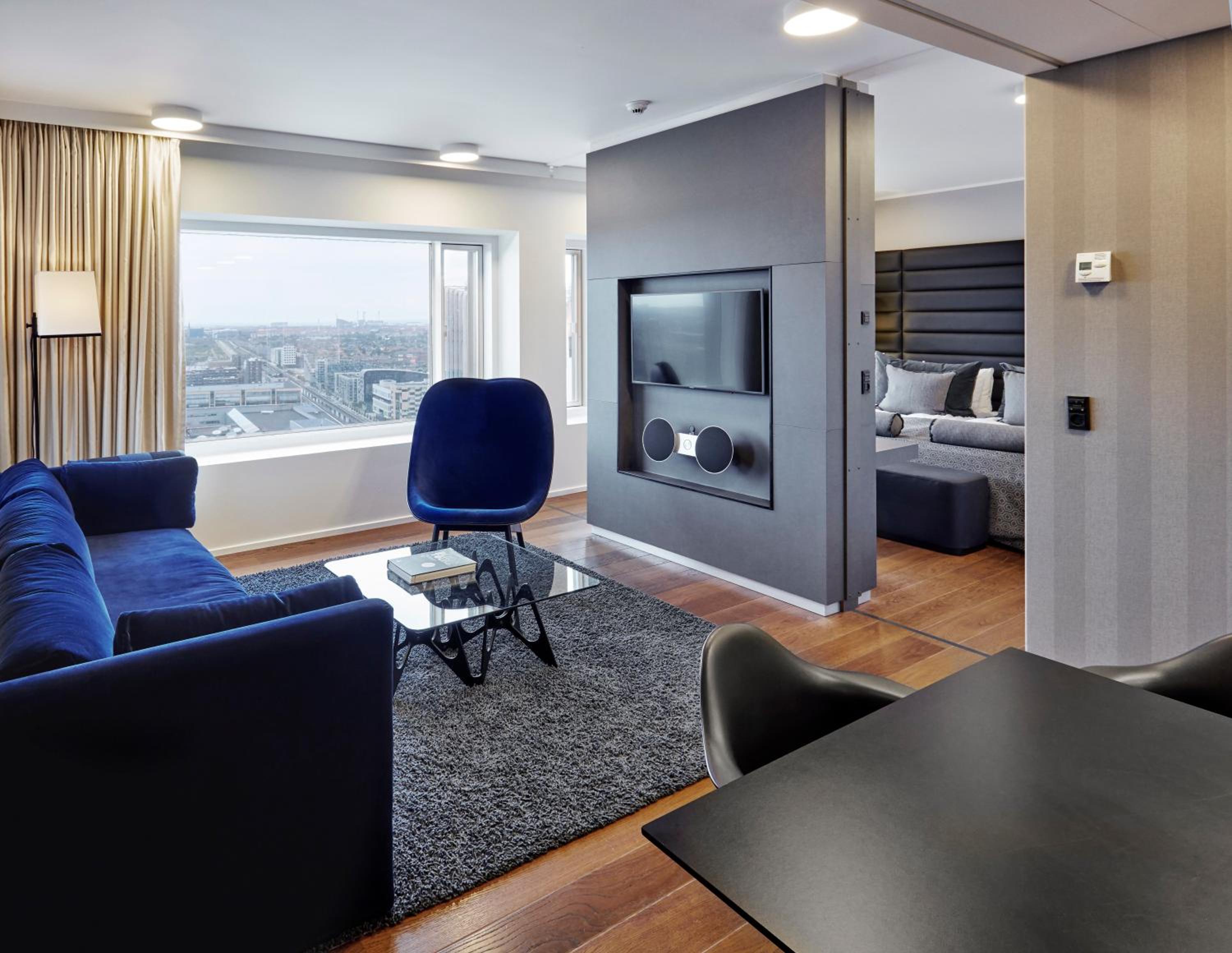 One-Bedroom Suite - Photo 2