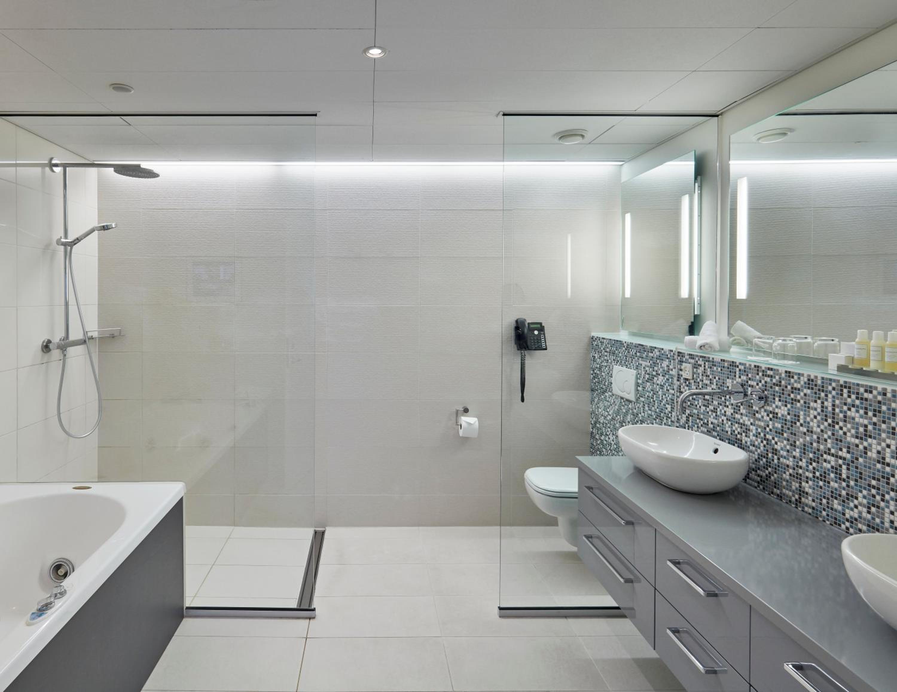 One-Bedroom Suite - Photo 7
