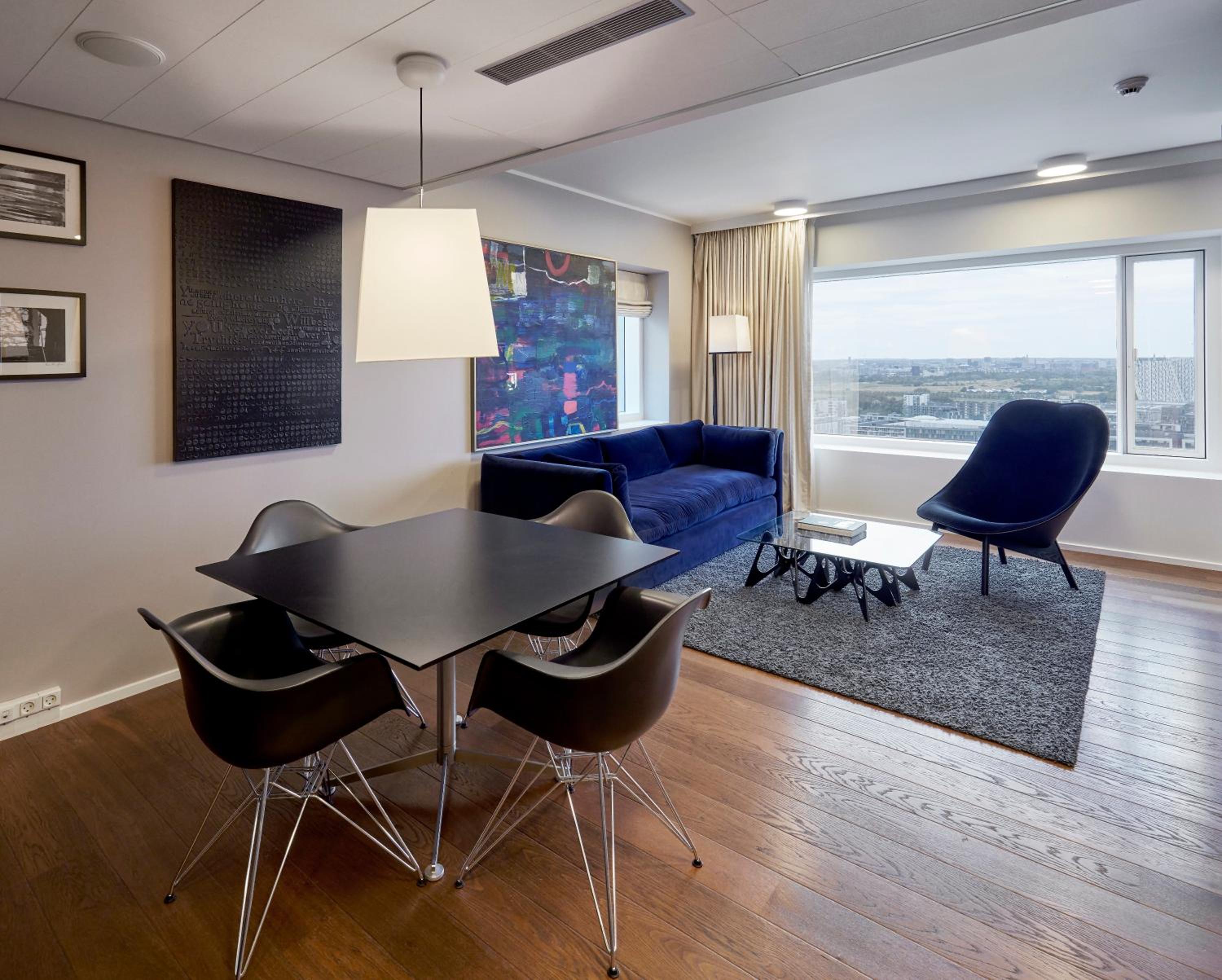 One-Bedroom Suite - Photo 6