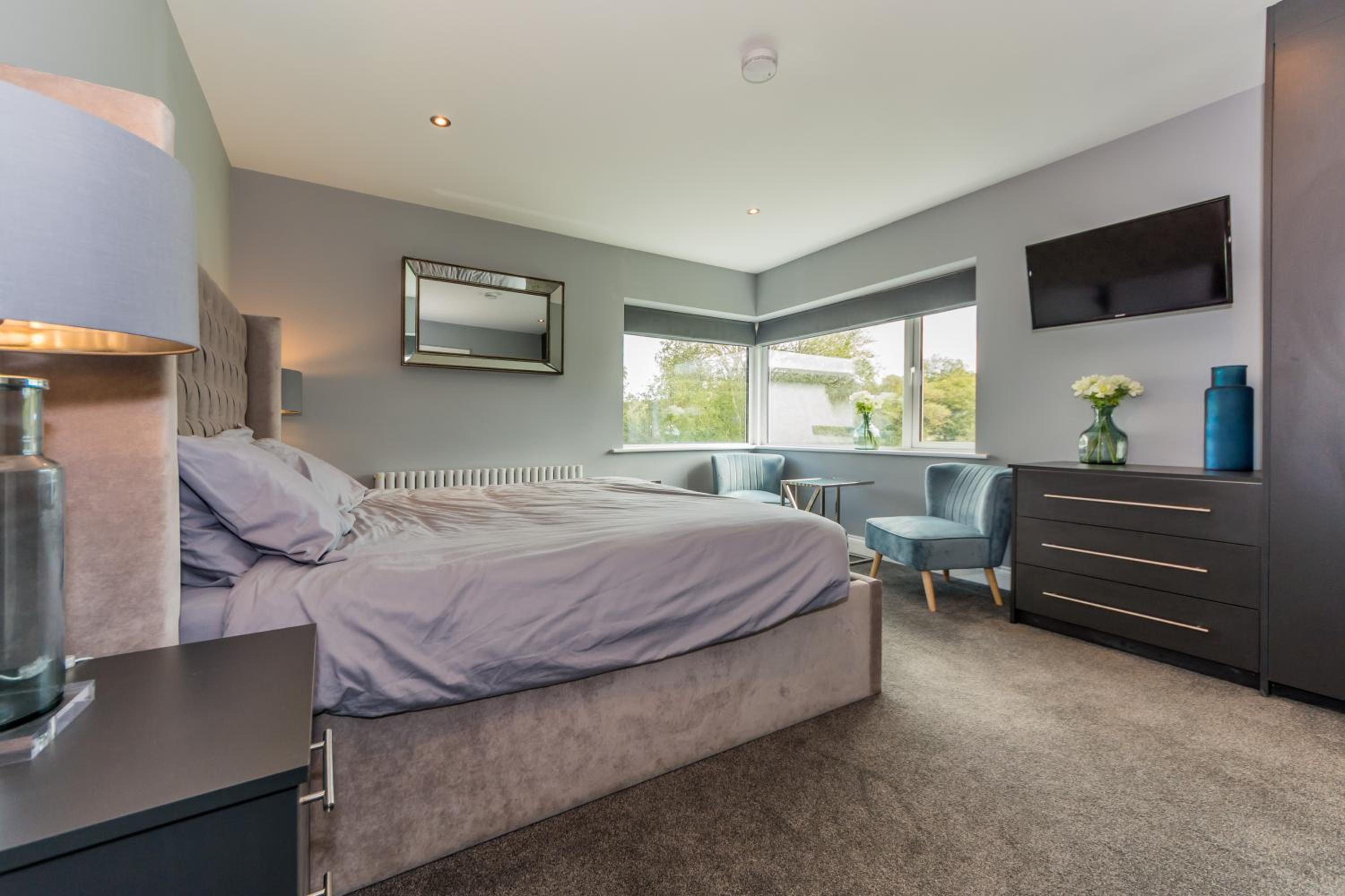Five-Bedroom House - Photo 77