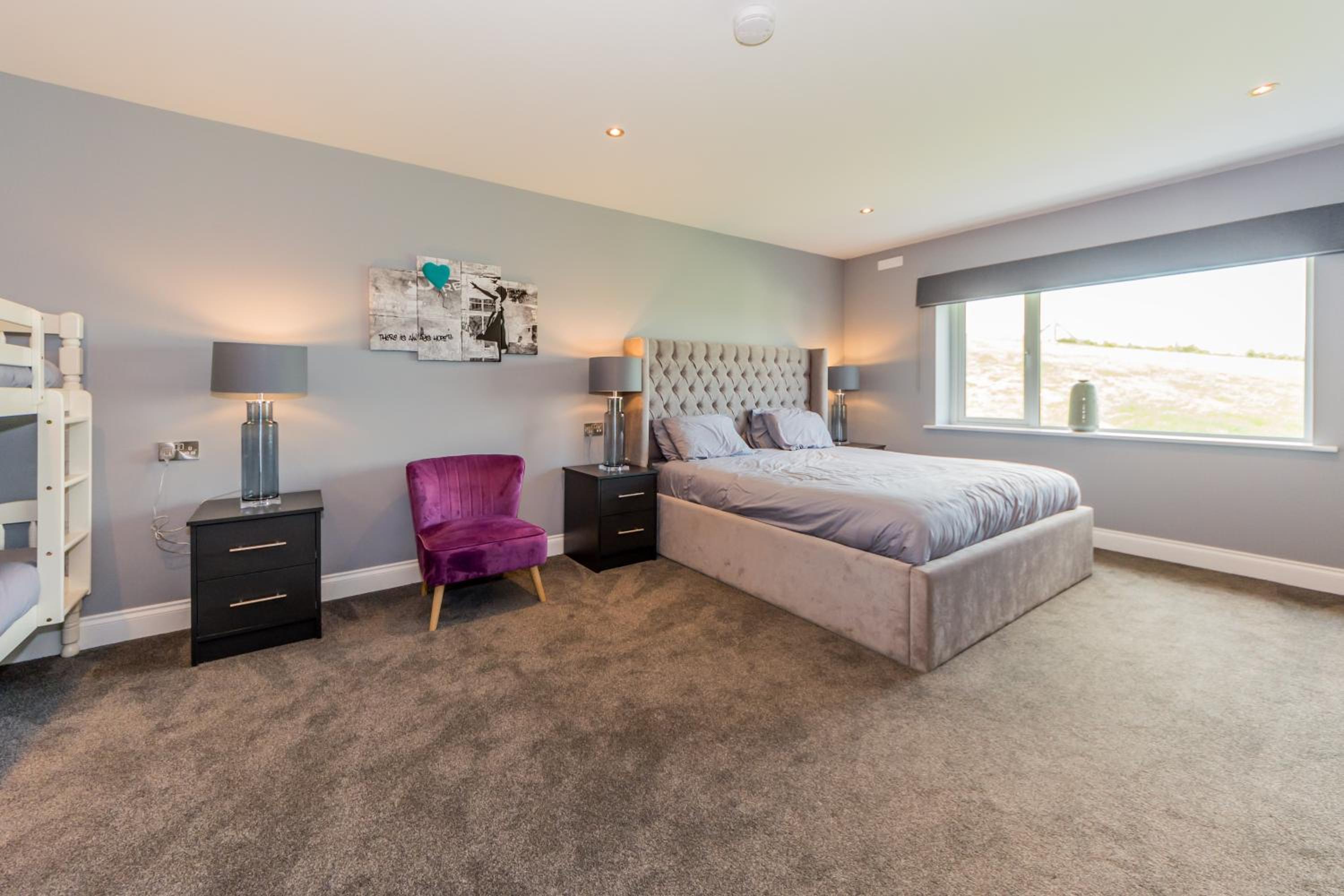 Five-Bedroom House - Photo 26