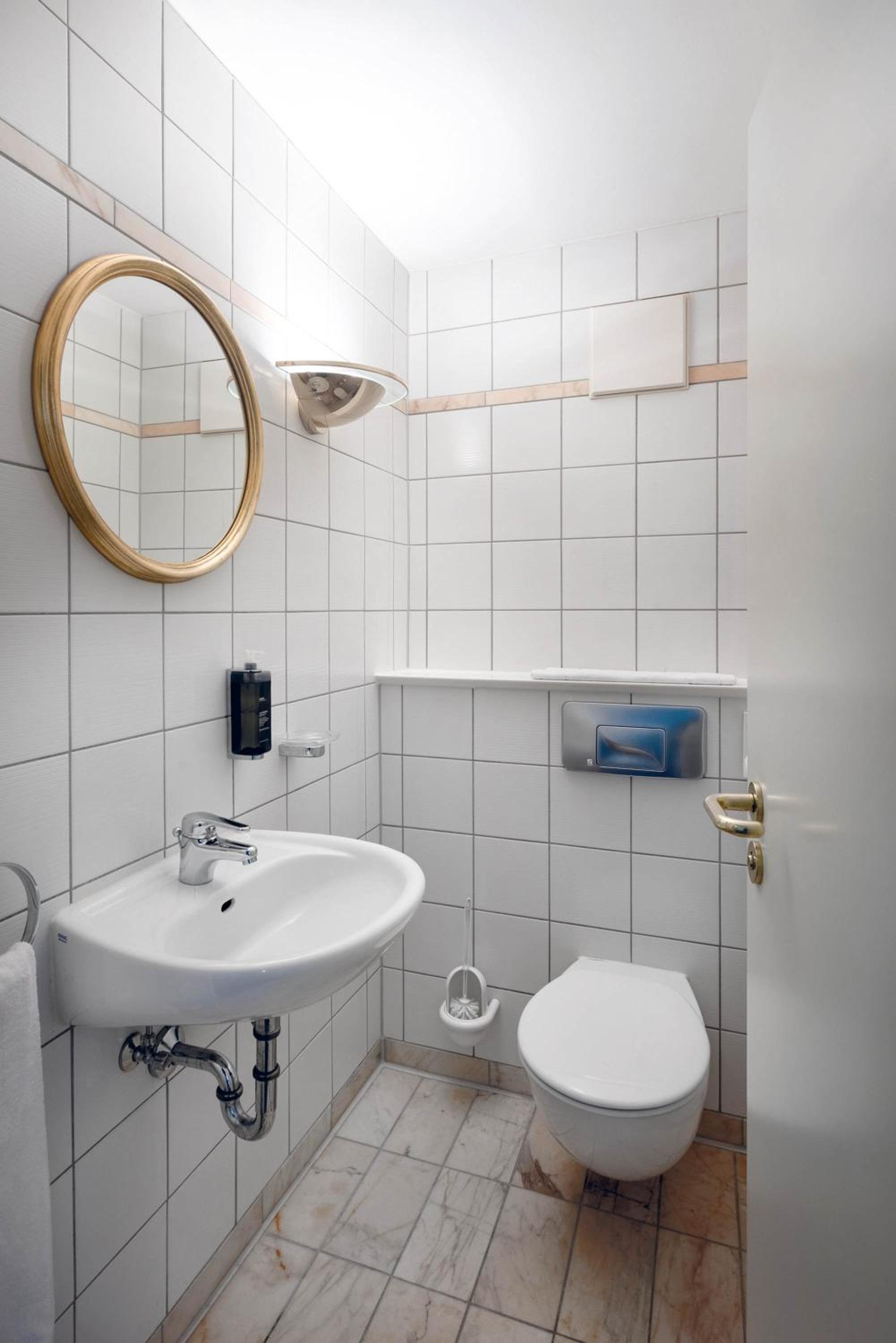 Suite - Photo 10