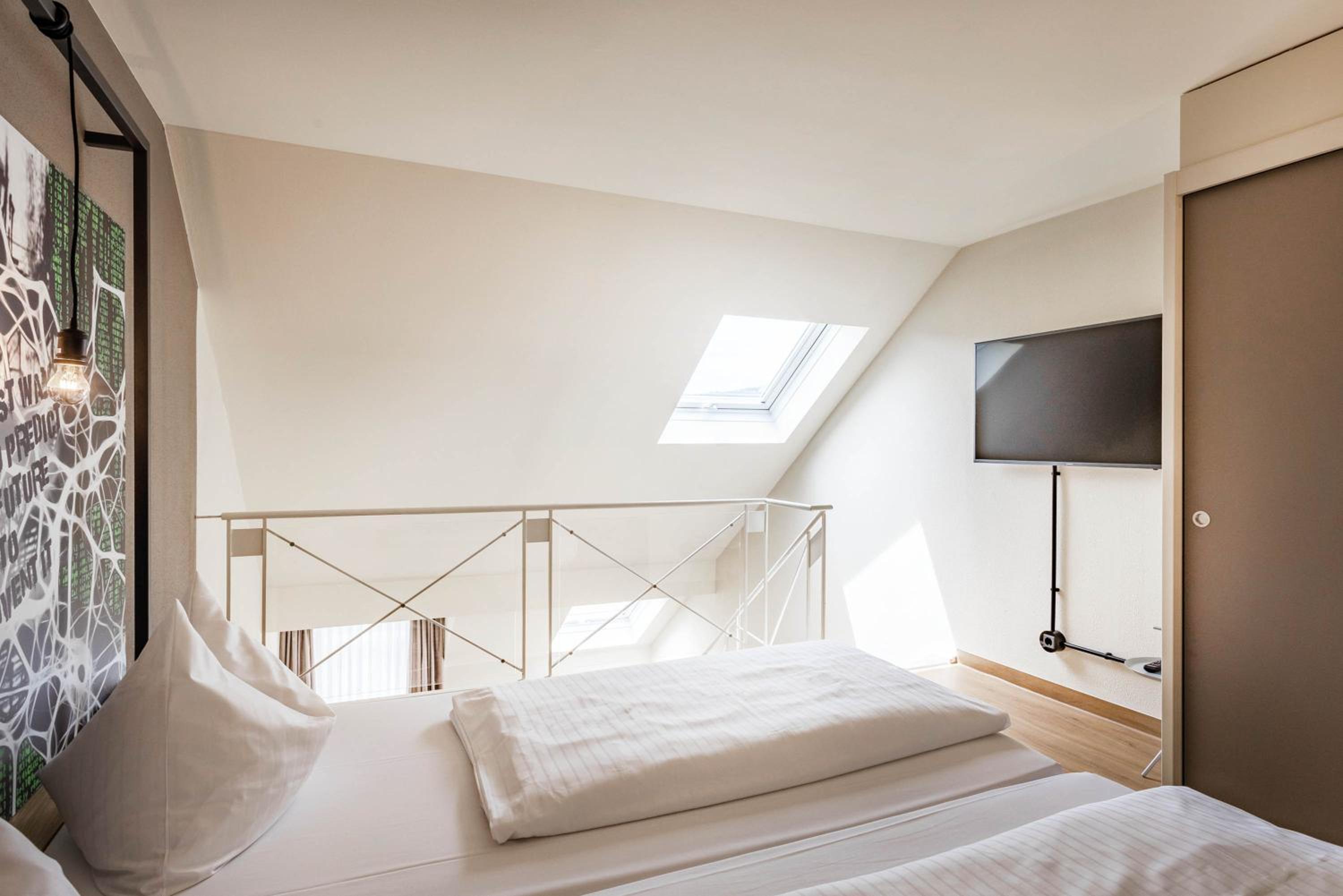 Apartment - Split Level - Photo 8