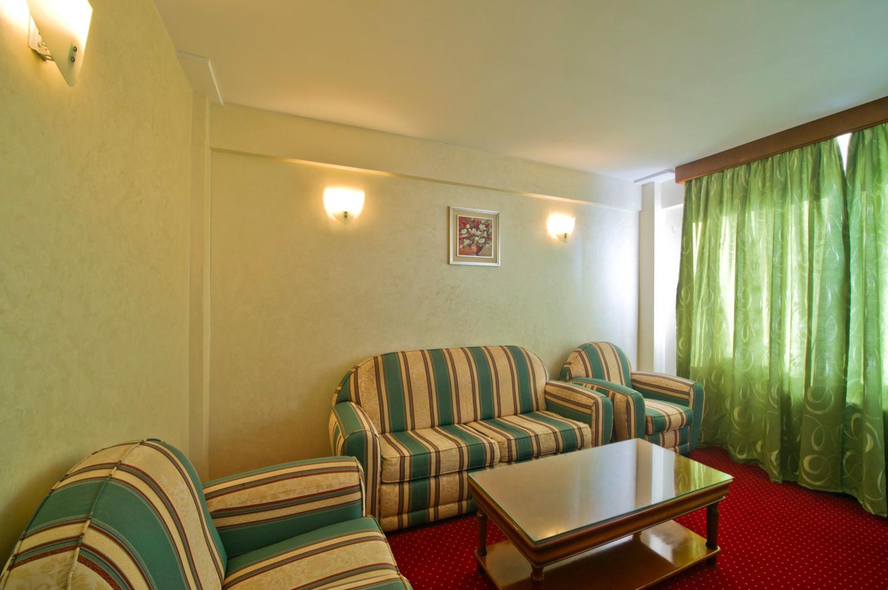 Standard One-Bedroom Suite - Photo 15