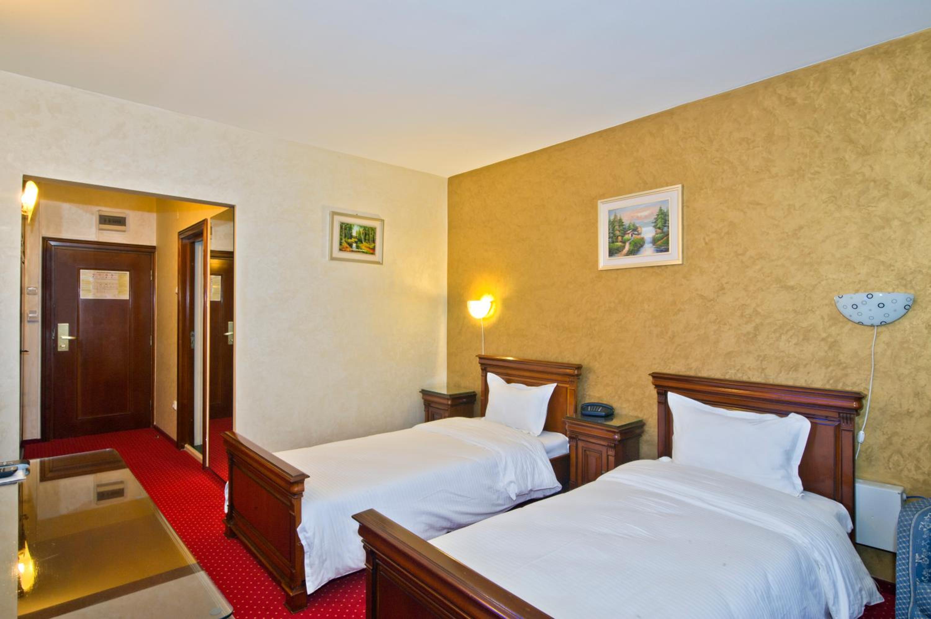 Standard Twin Room - Photo 16