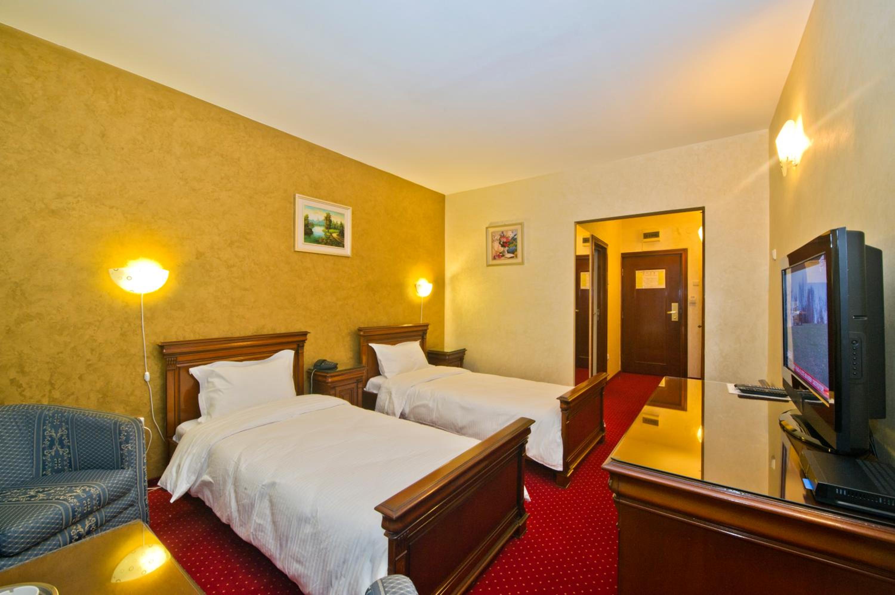 Standard Twin Room - Photo 18