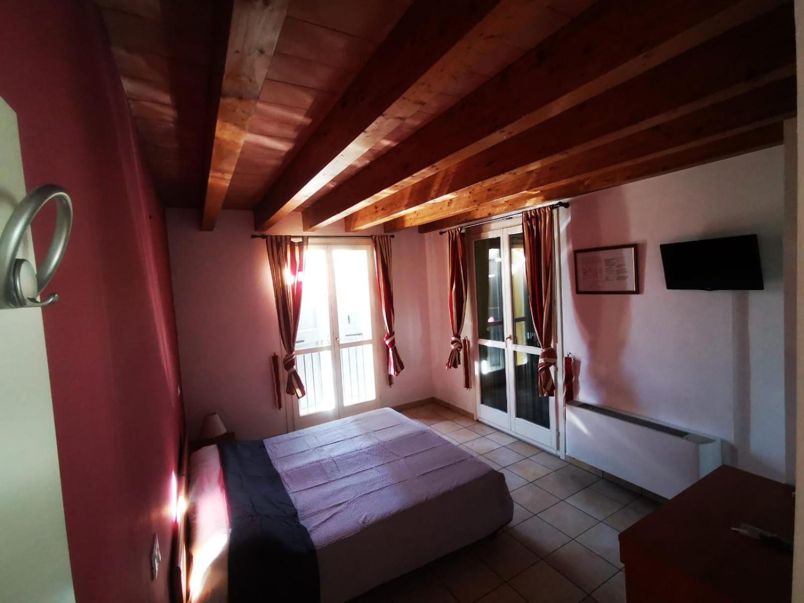 Double Room - Photo 10