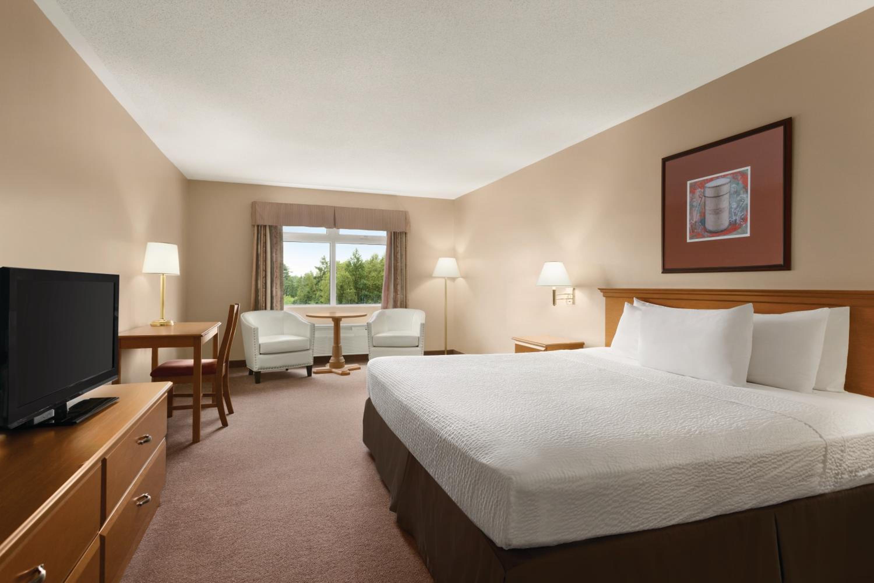 Deluxe King Room - Non-Smoking photo 1