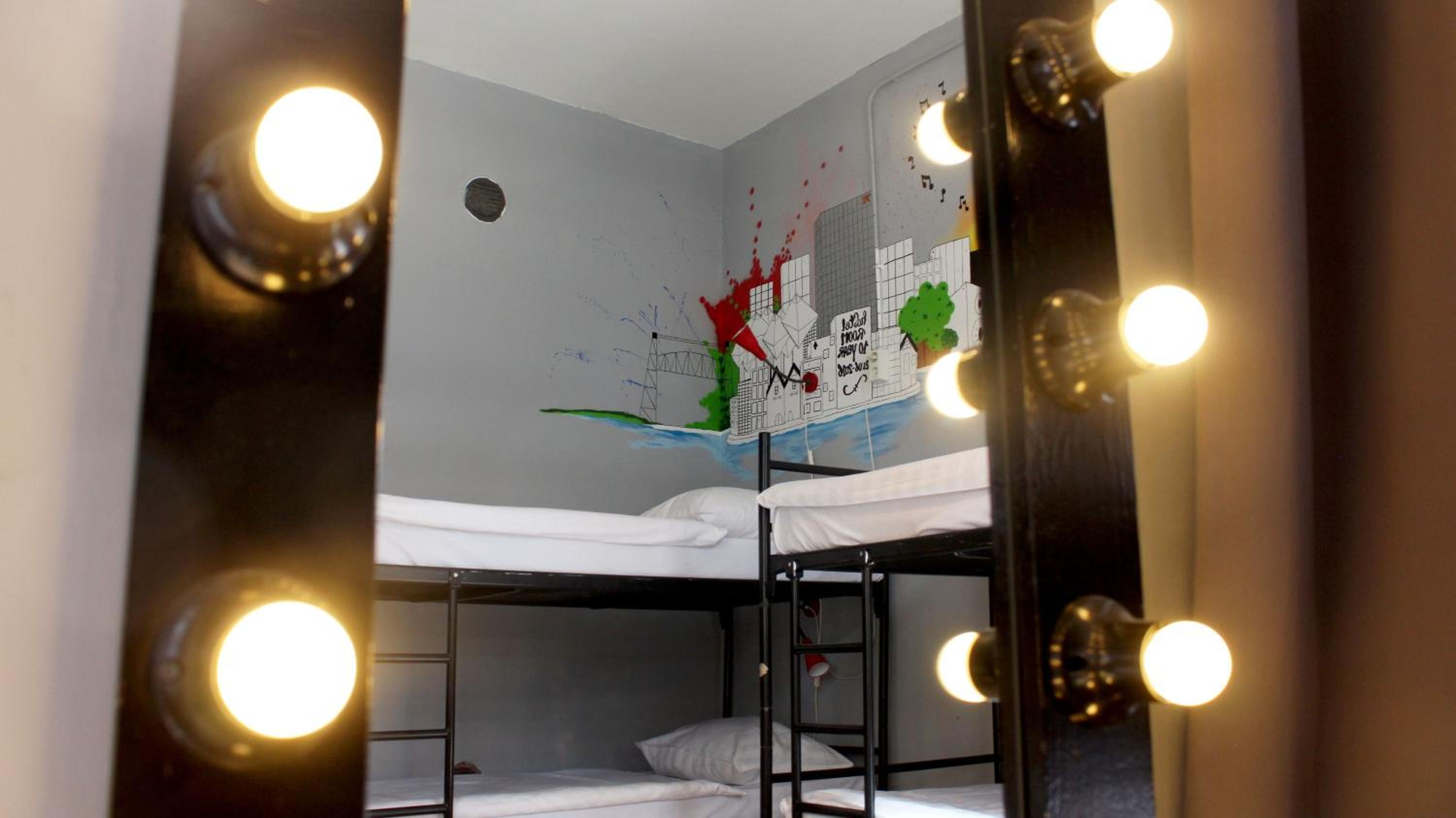 Single Bed in 6-Bed Dormitory Room Shared Bathroom photo 1