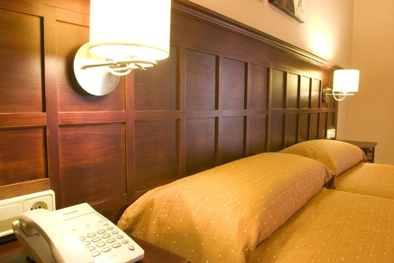 Double or Twin Room - Photo 6