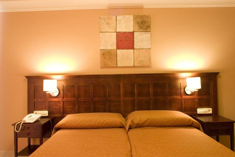 Double or Twin Room - Photo 5