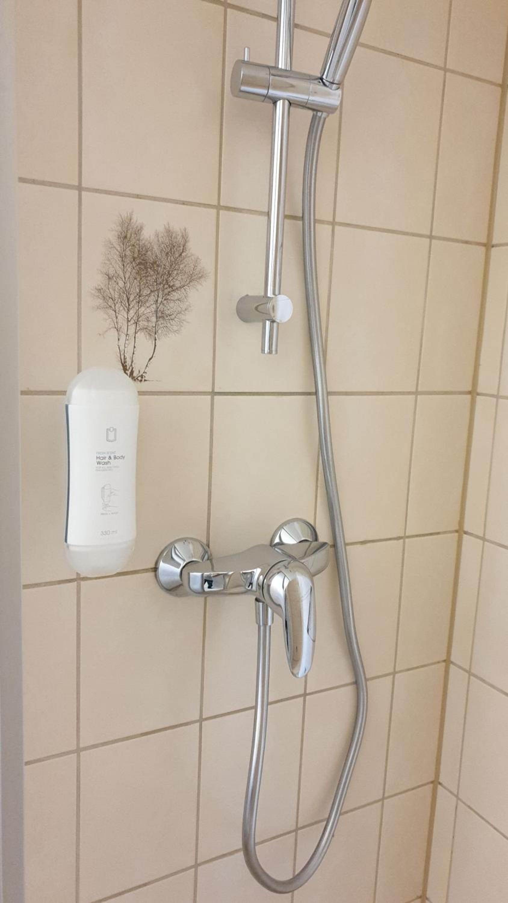 Twin Room with Shower - Photo 3