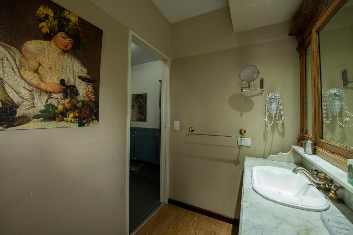 Deluxe King Suite photo 3