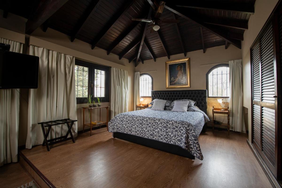 Deluxe King Suite photo 1
