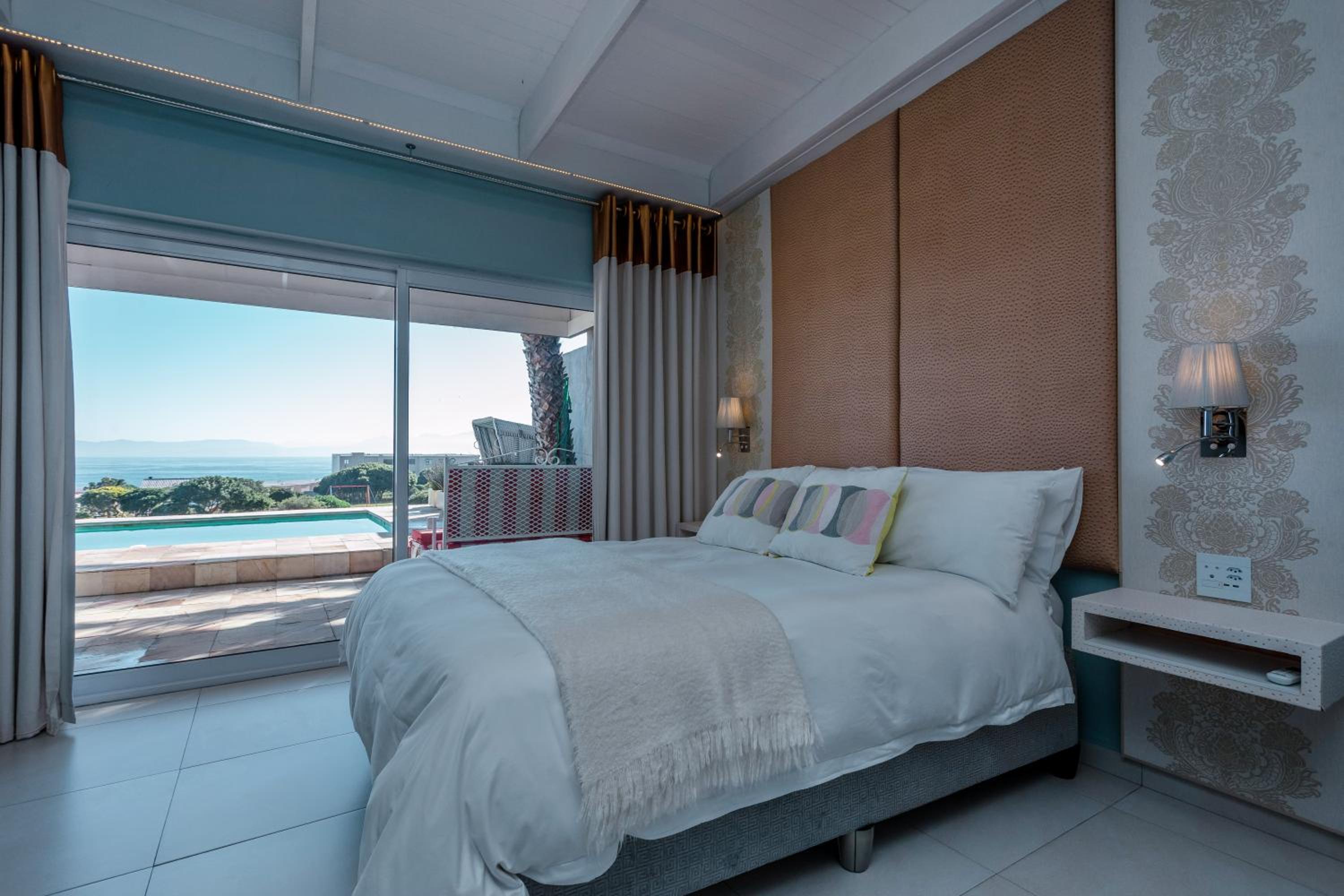 Superior Suite with Sea View photo 2