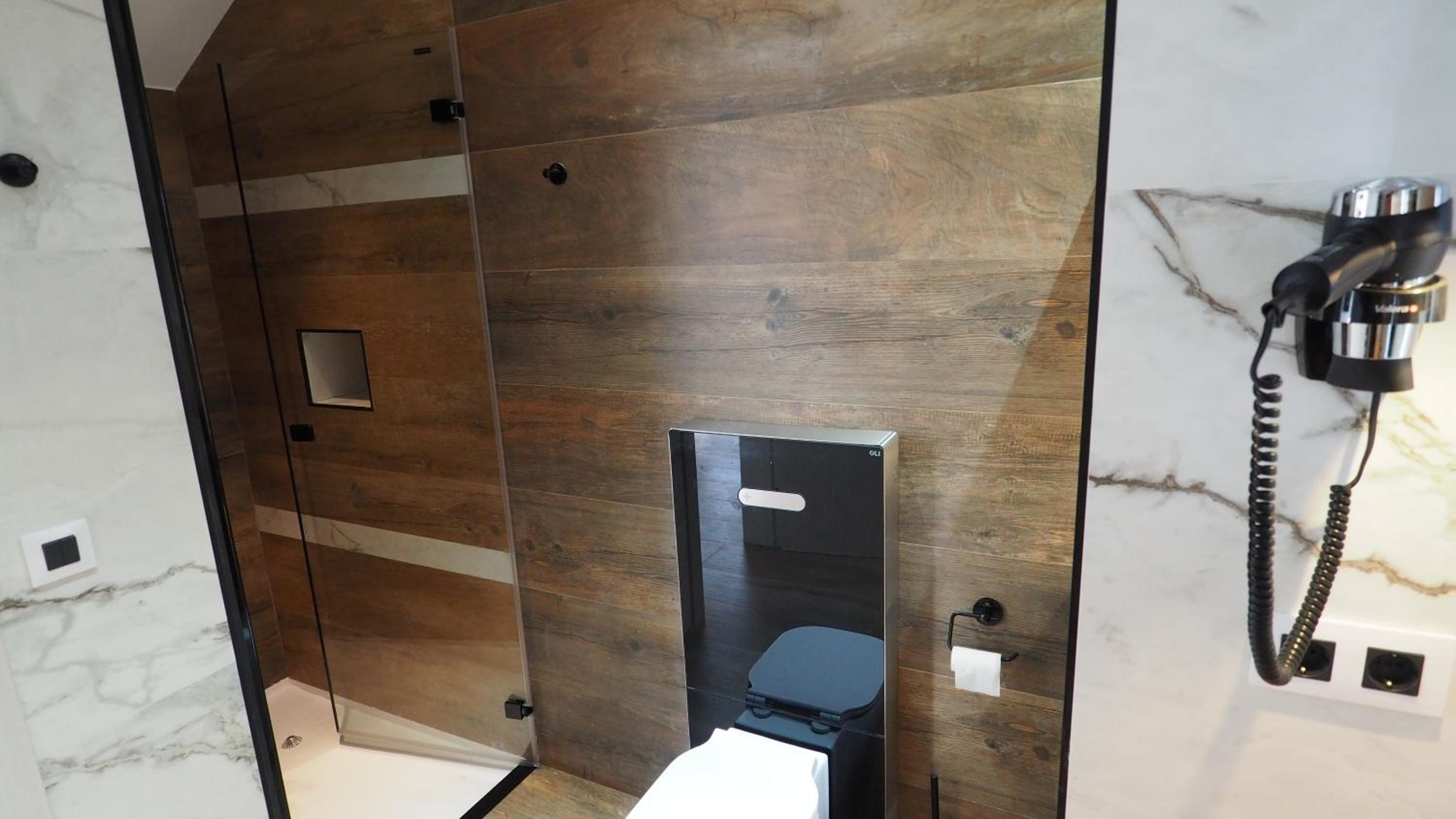 One-Bedroom House - Photo 9