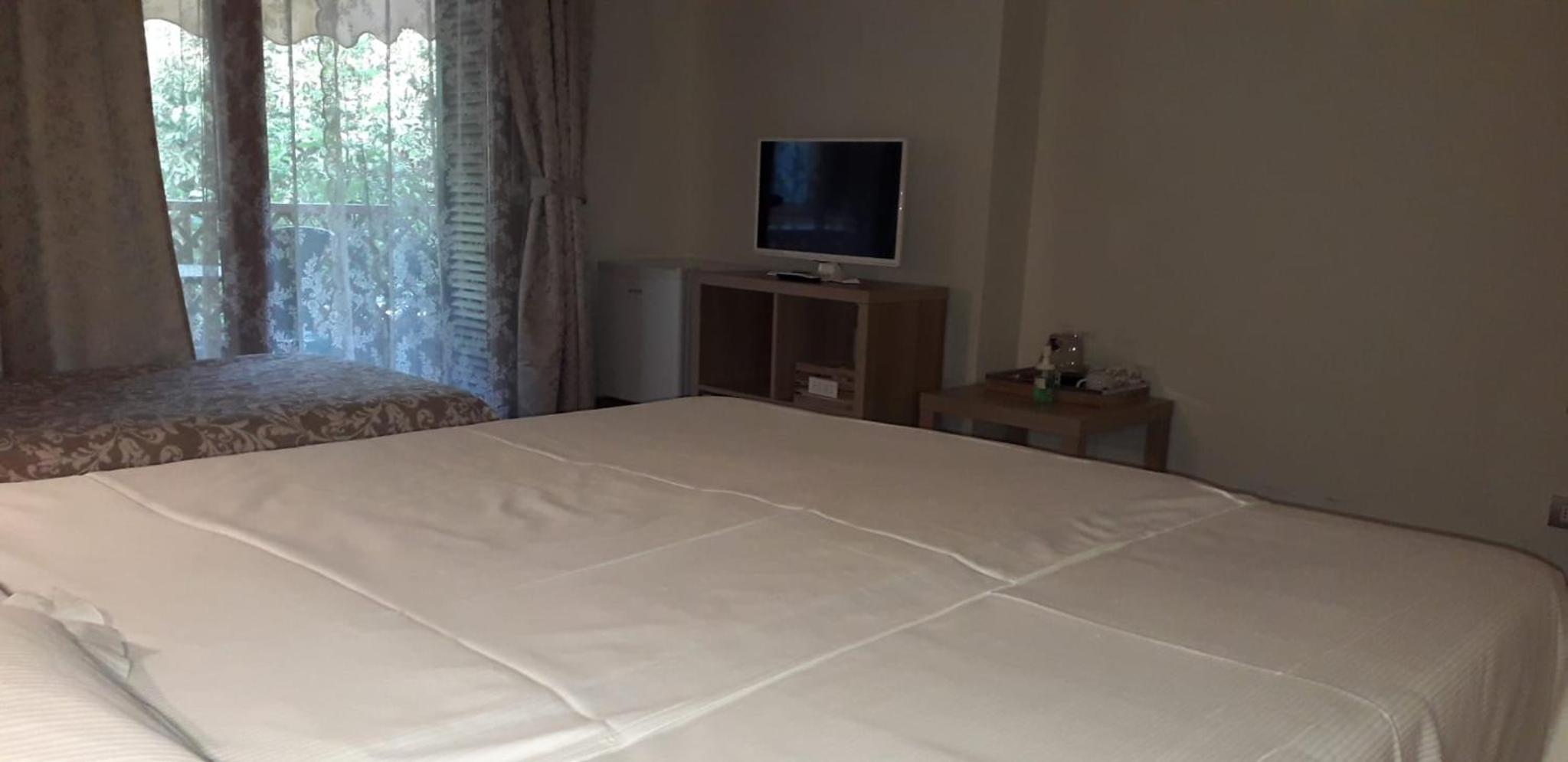 Large Double or Twin Room - Photo 5