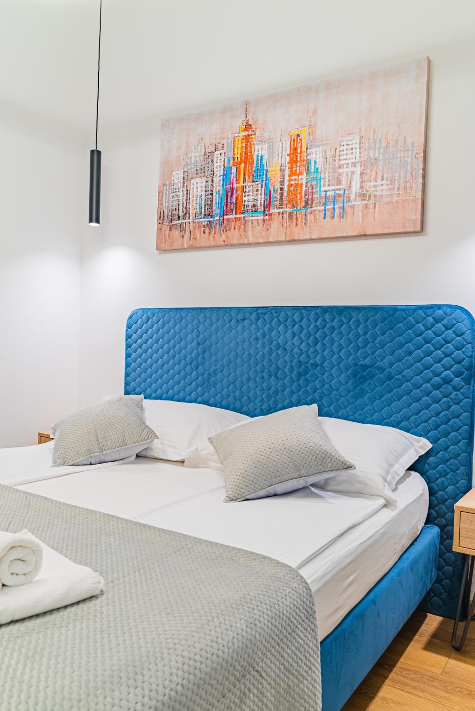 One-Bedroom Apartment - Photo 6