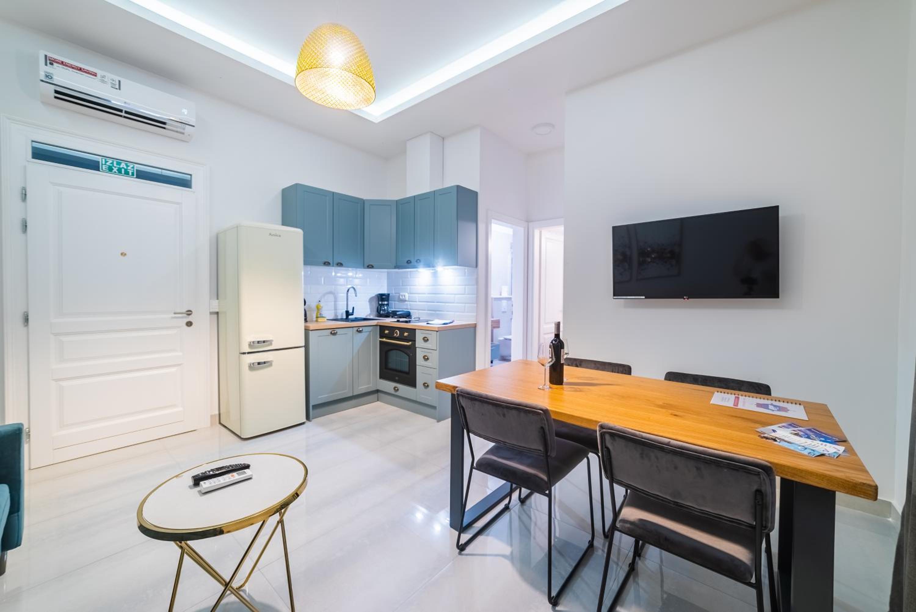 One-Bedroom Apartment - Photo 5