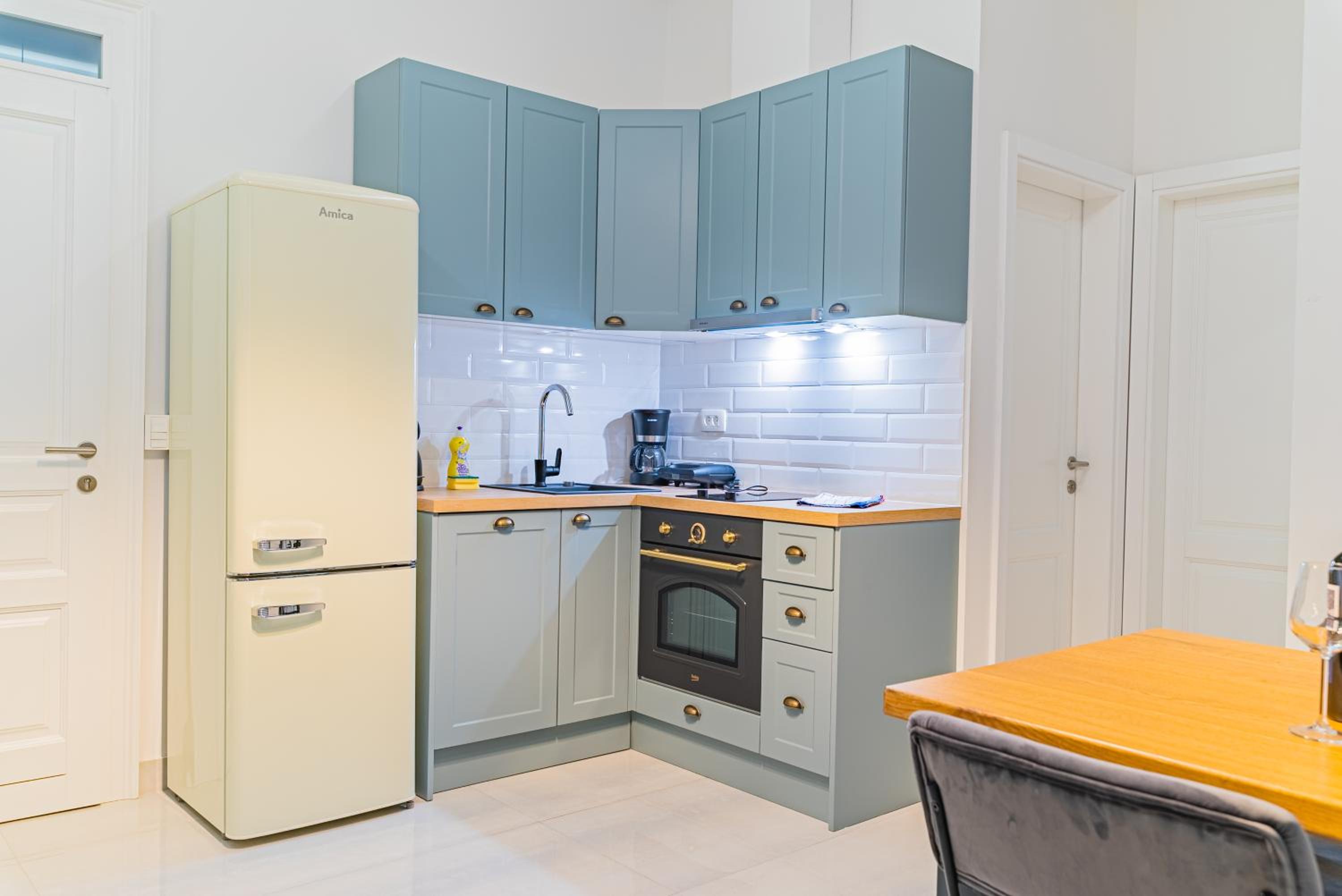 One-Bedroom Apartment - Photo 4