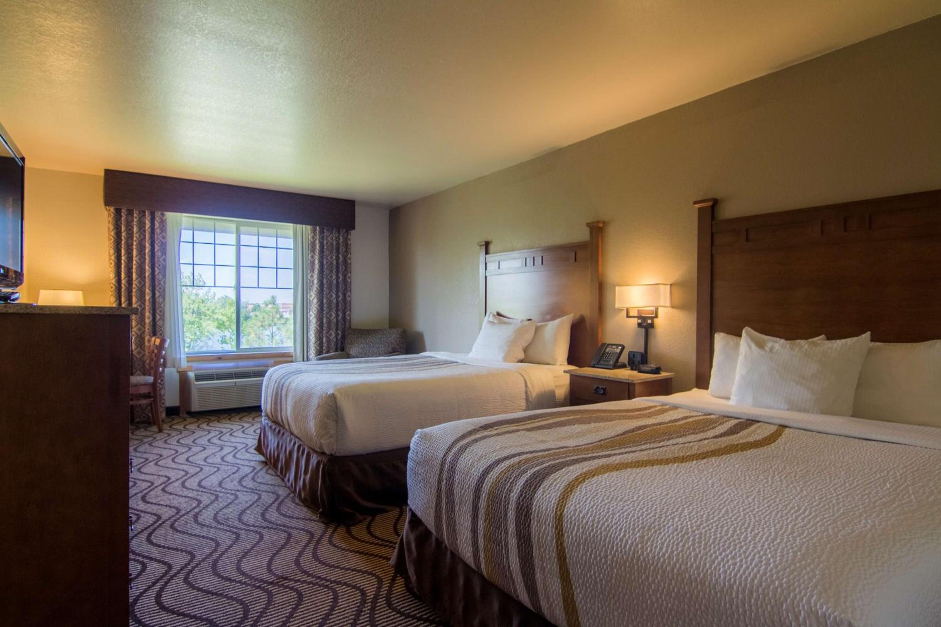Queen Room with Two Queen Beds and River View - Photo 3