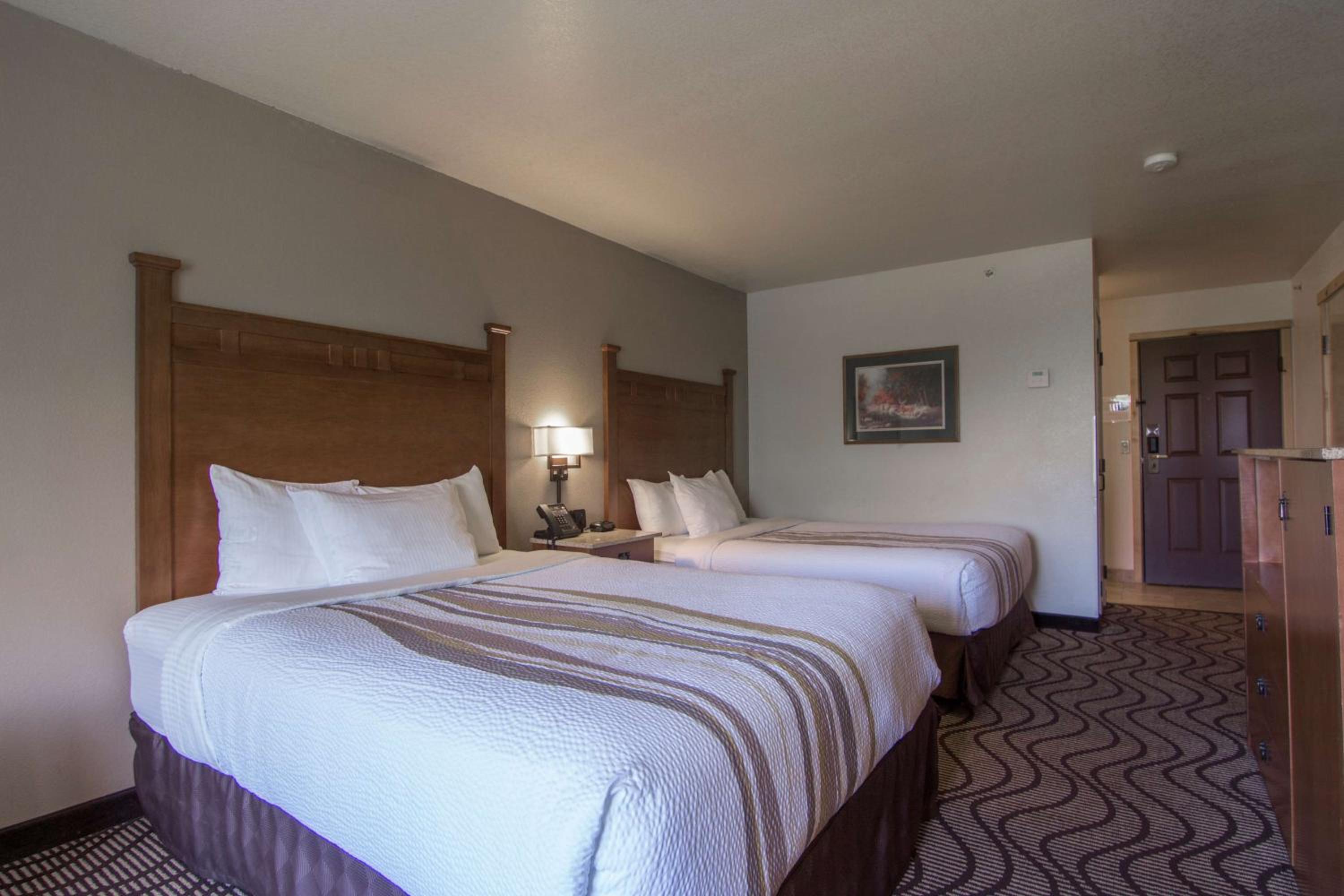 Queen Room with Two Queen Beds and River View - Photo 2