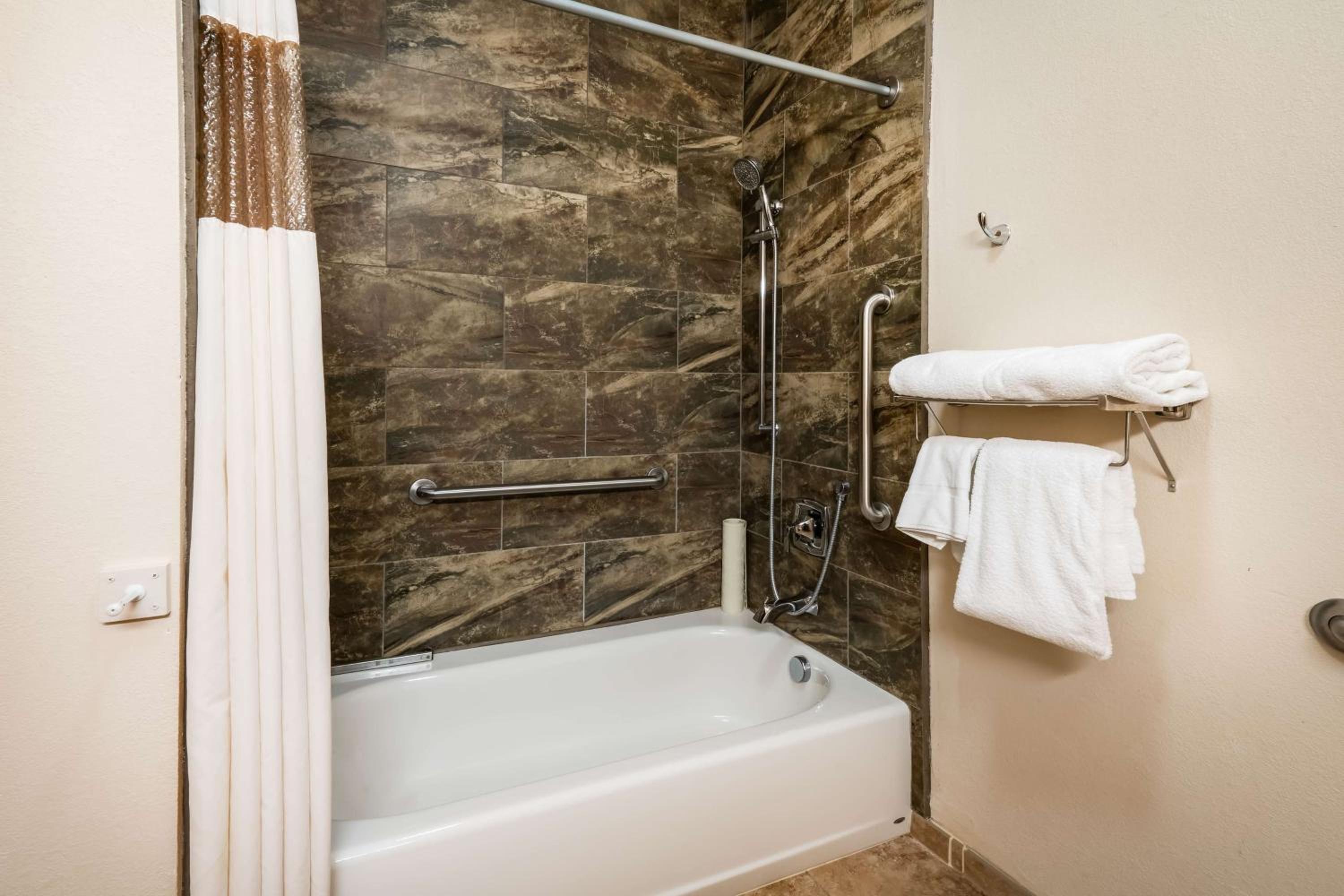 King Room - Disability Access - Photo 4