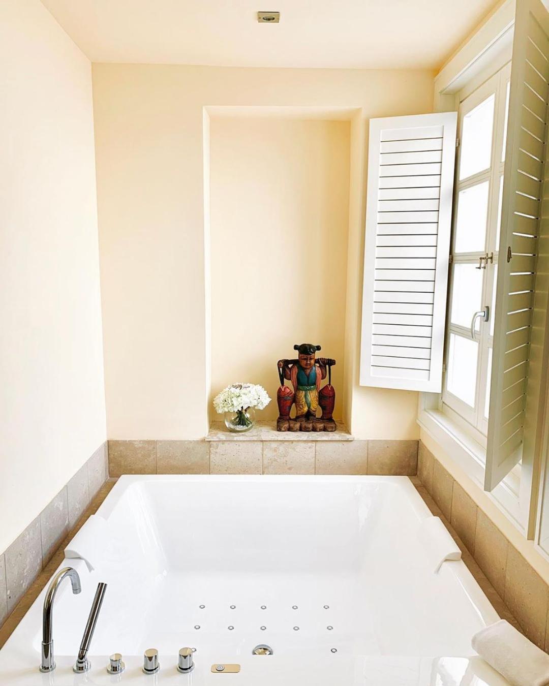 Deluxe Suite with Spa Bath - Photo 7