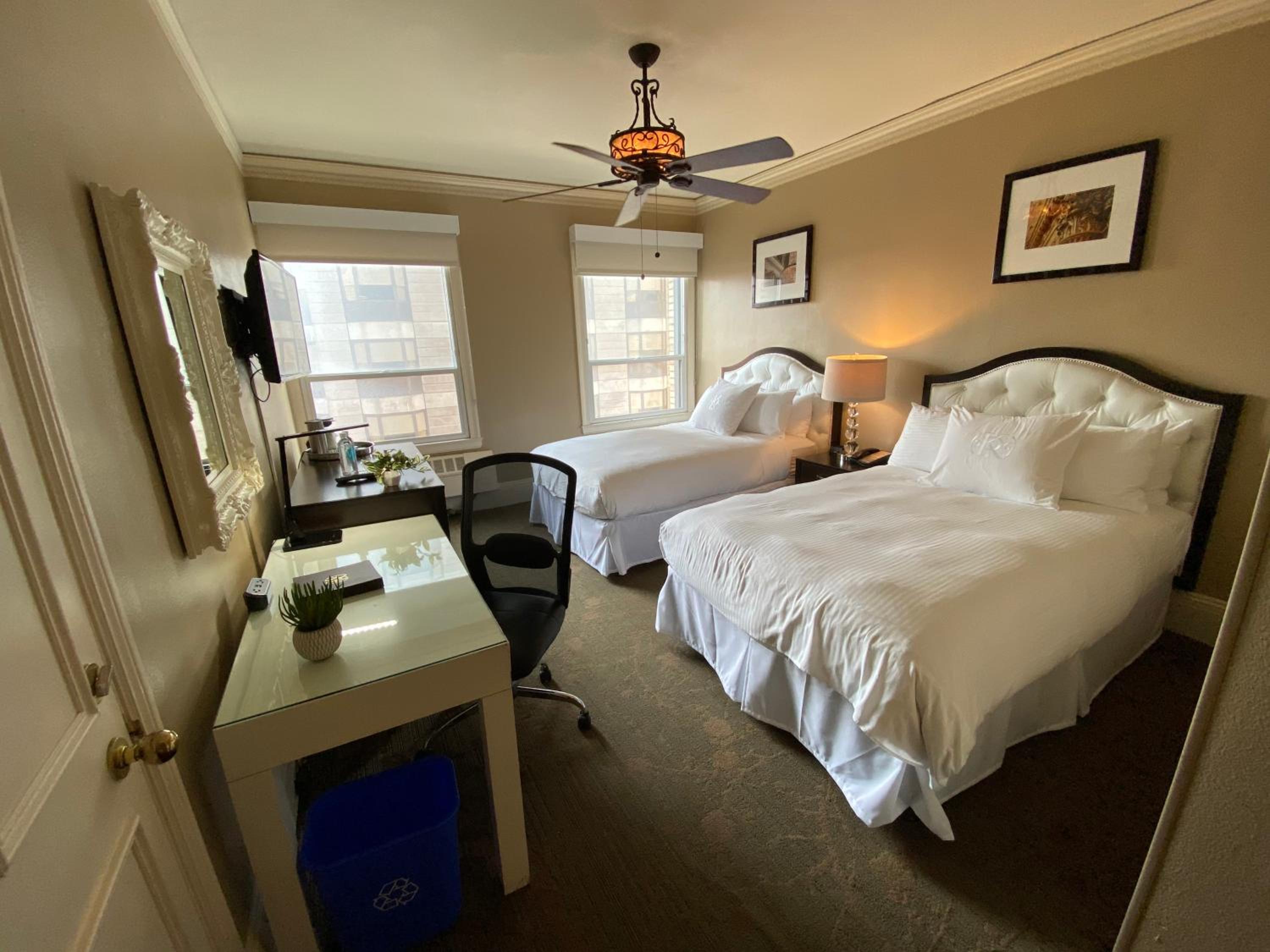 Deluxe Double Room with Two Double Beds - Photo 4