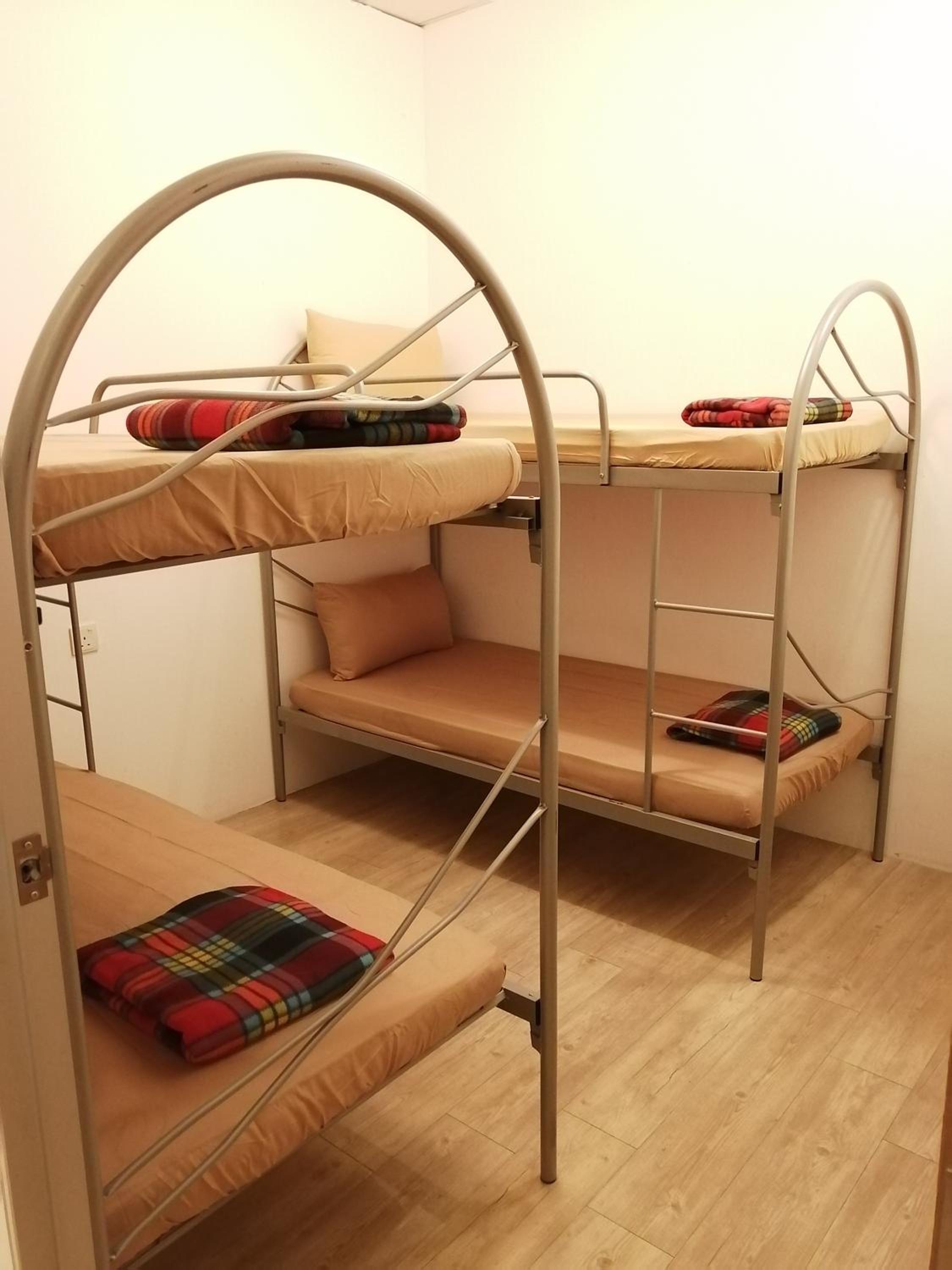 Quadruple Room with Shared Bathroom photo 3
