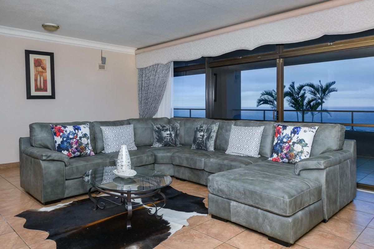 Five-Bedroom House photo 1