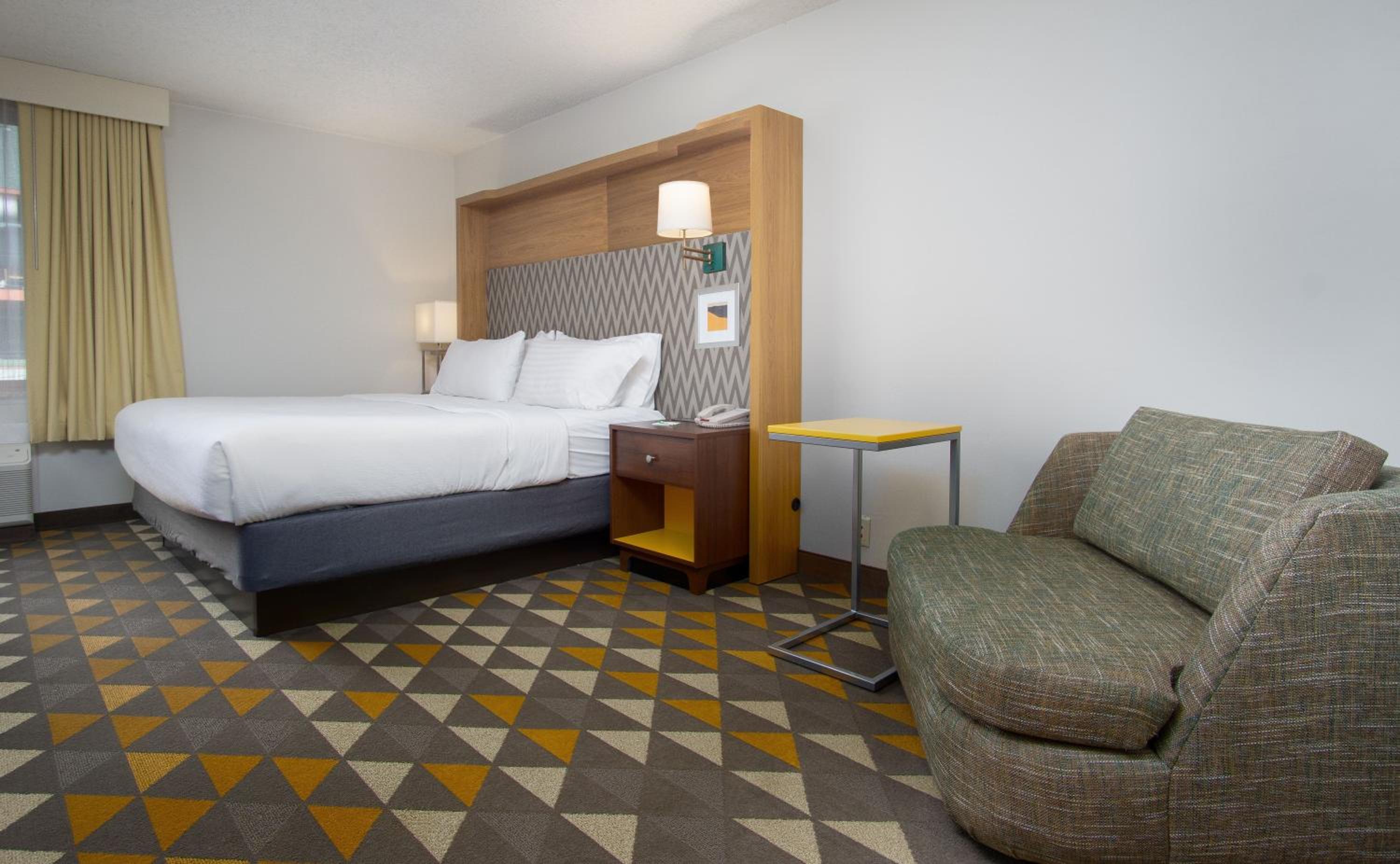 Standard King Room with Courtyard View - Photo 2