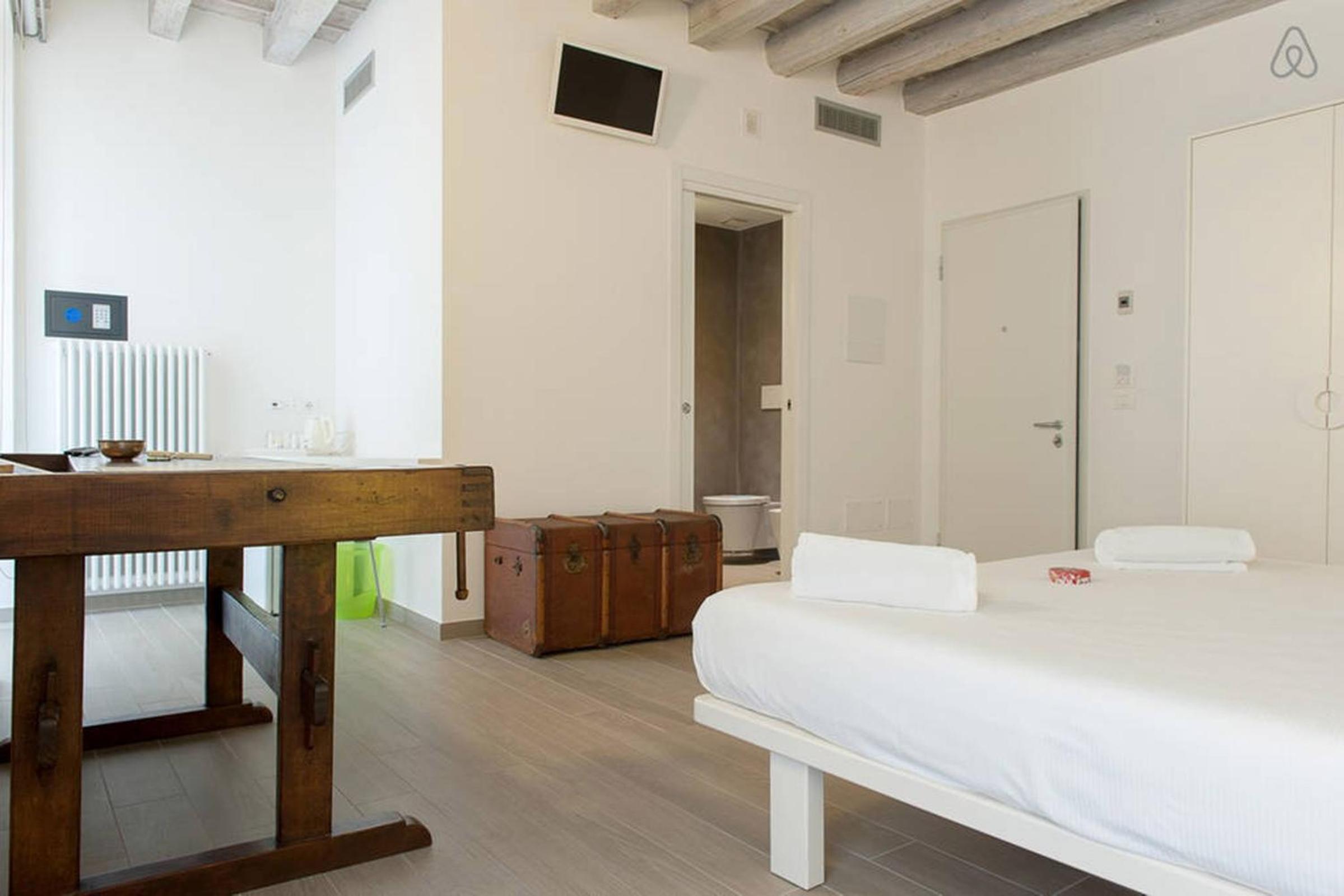 Double Room - Photo 11