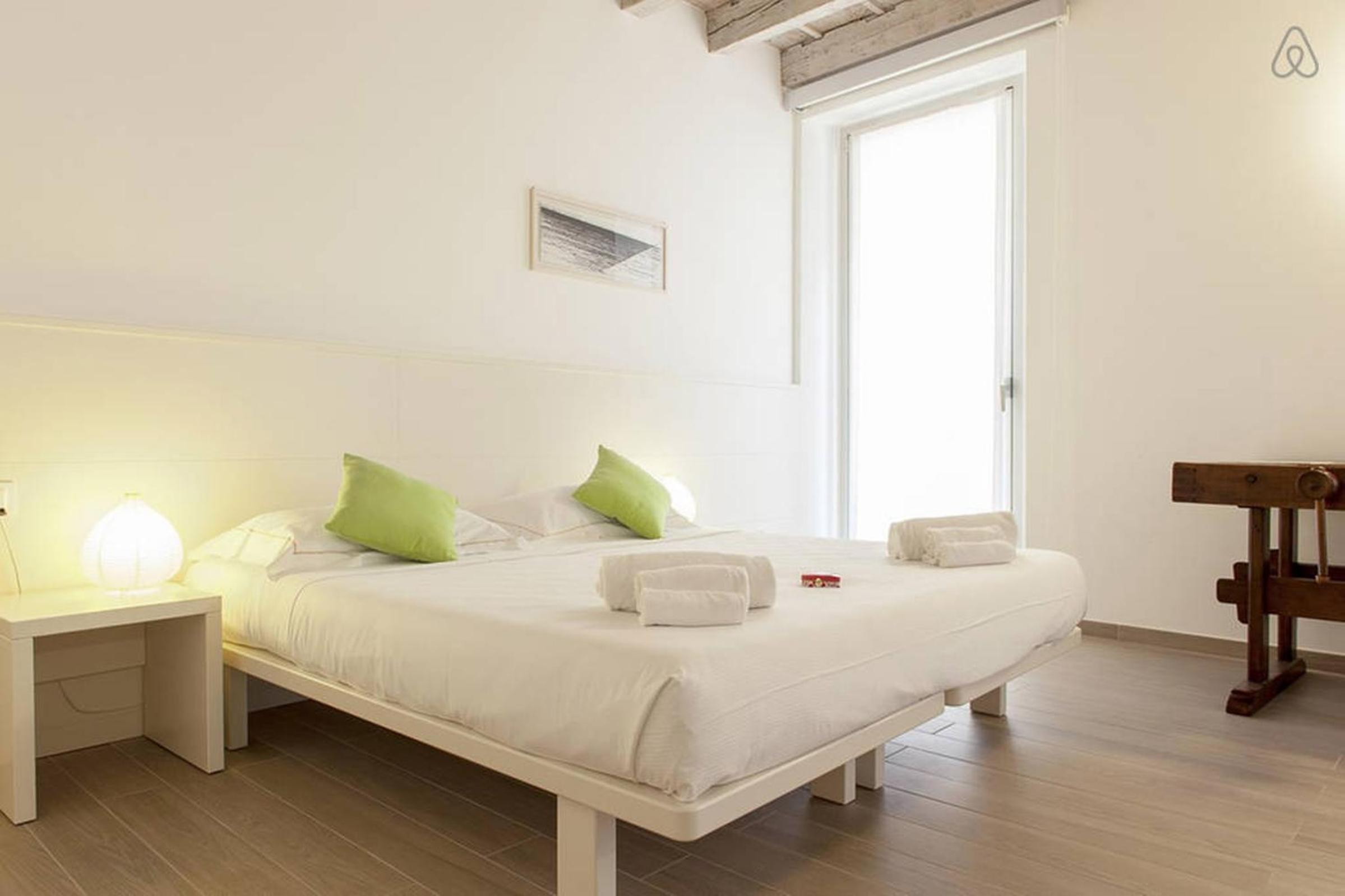 Double Room - Photo 8