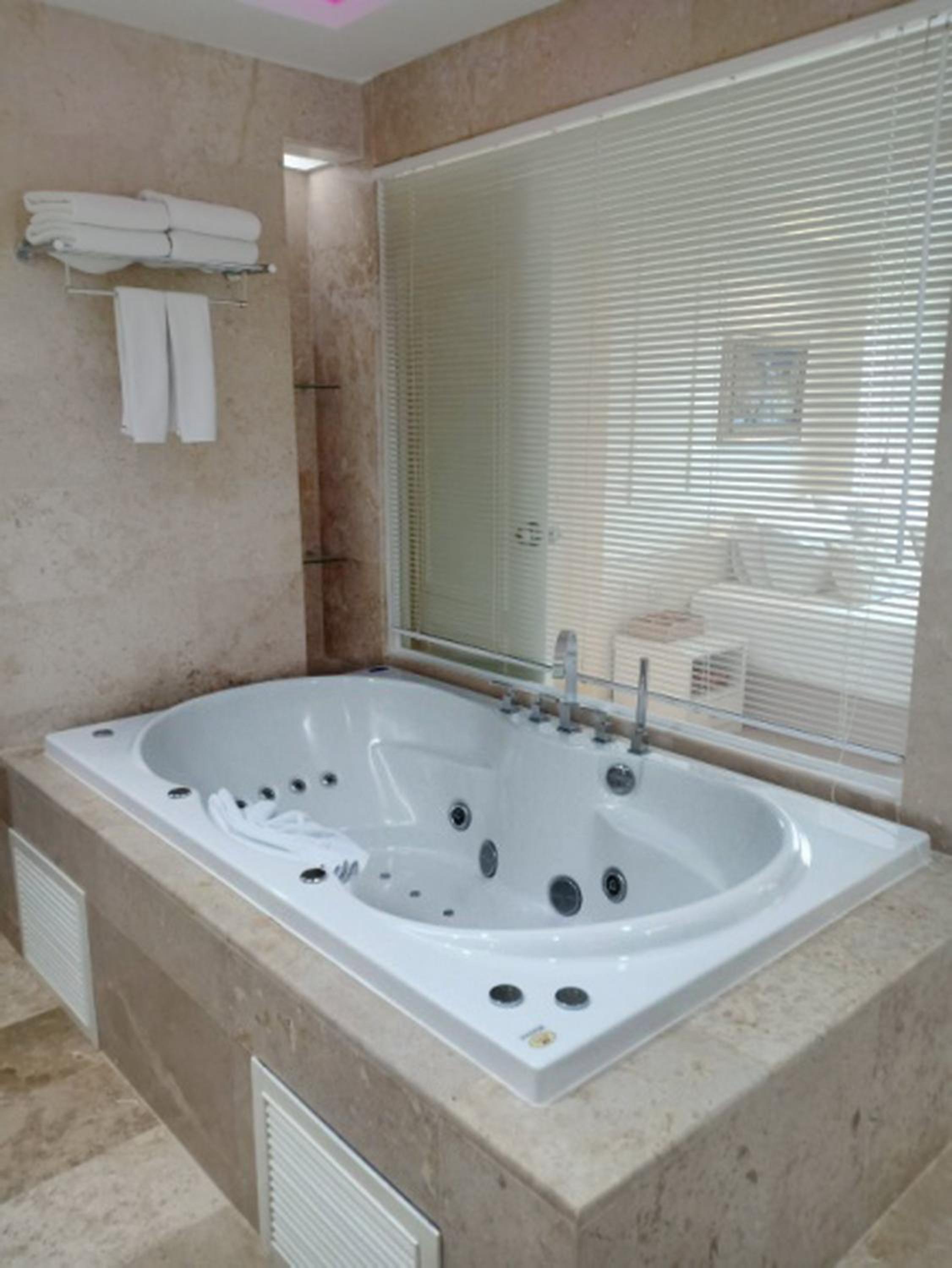 King Suite - Photo 11