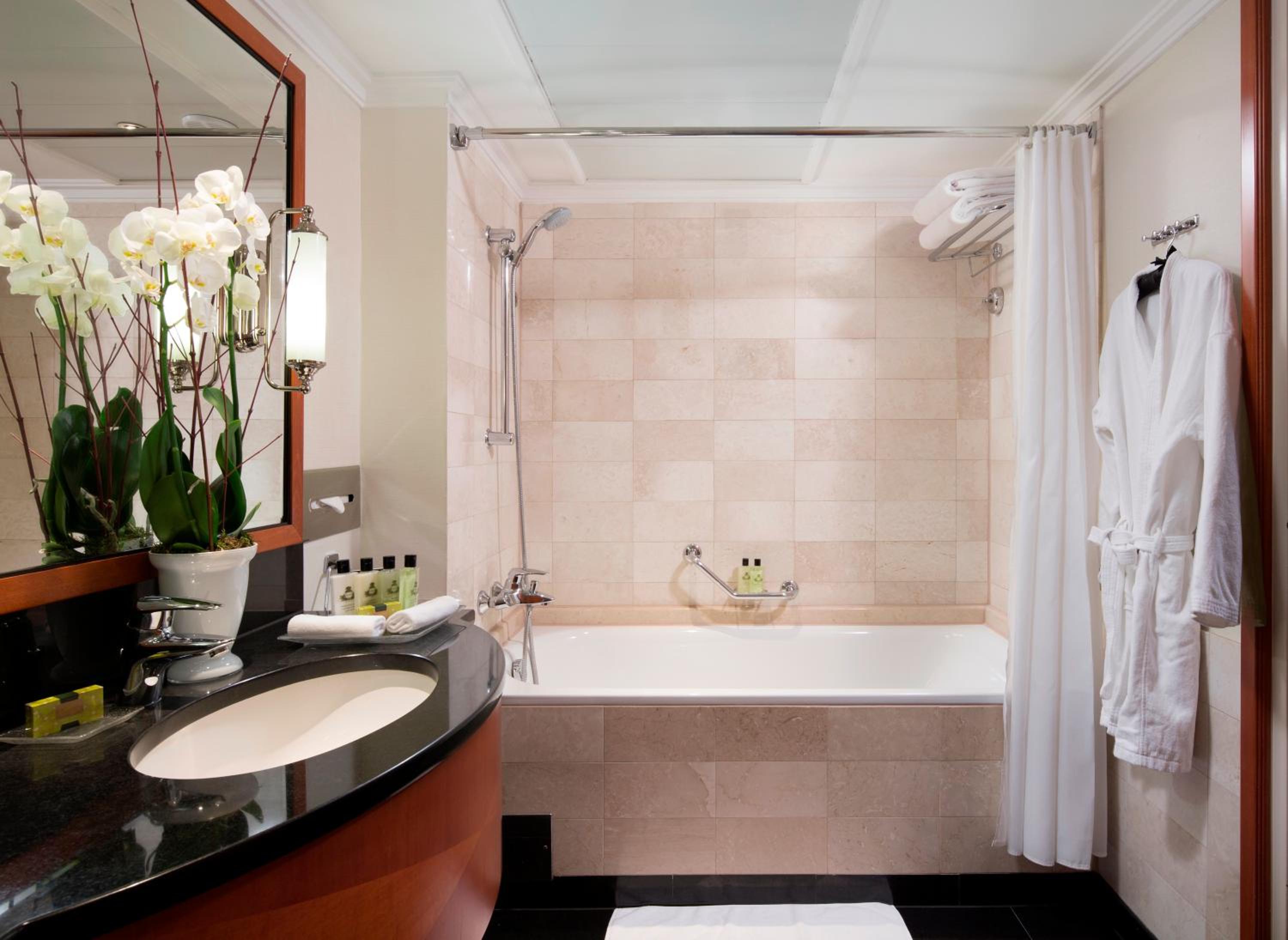 Classic Room With River View - Photo 3